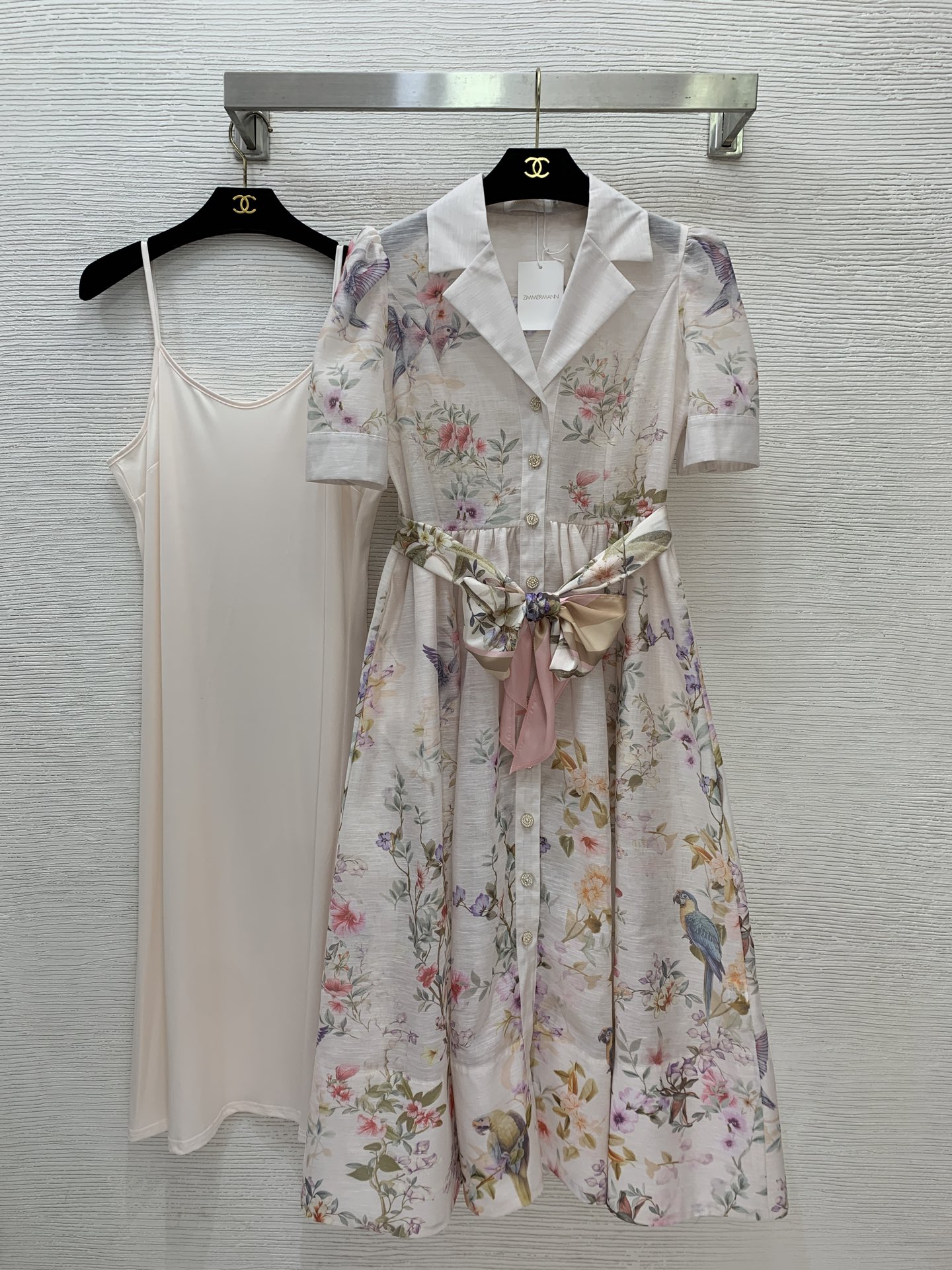 NO:778766,The highest version on the market, the girl inspects the goods, trims the three marks on the threads, pictures the goods and takes videos. If you want quality or service, please add me on WeChat. We do not accept urgent orders. Model number G26040658 ZIMMERMA*N Zimmerman Australian brand high-end customization. Bird branch and flower pattern printed front button placket V-neck puff sleeve short-sleeved dress solid color with suspender skirt and belt!  SMLXL/1.2.3.4 (M size shoulder width 36, bust 92, waist 74, sleeve length 28, skirt length 118; inner bust 92 super elastic, length 98 excluding shoulder straps), Zimmerman-clothing, skirts, T-shirt,19860909市面最高版本小妹验货、修剪线头上三标、货可图及拍视频,要品质要服务的加我微信,不接急单.款号G26040658 ZIMMERMA*N兹默曼澳洲品牌高端定制 鸟儿枝头花朵图案印花前排扣门襟V领泡泡袖短袖连衣裙纯色内搭吊带打底裙配腰带！SMLXL/1.2.3.4（M码肩宽36,胸围92,腰围74,袖长28,裙长118；内搭胸围92超弹力,长度98不含肩带）,兹默曼-服装,skirts,T-shirt,,Women's clothing