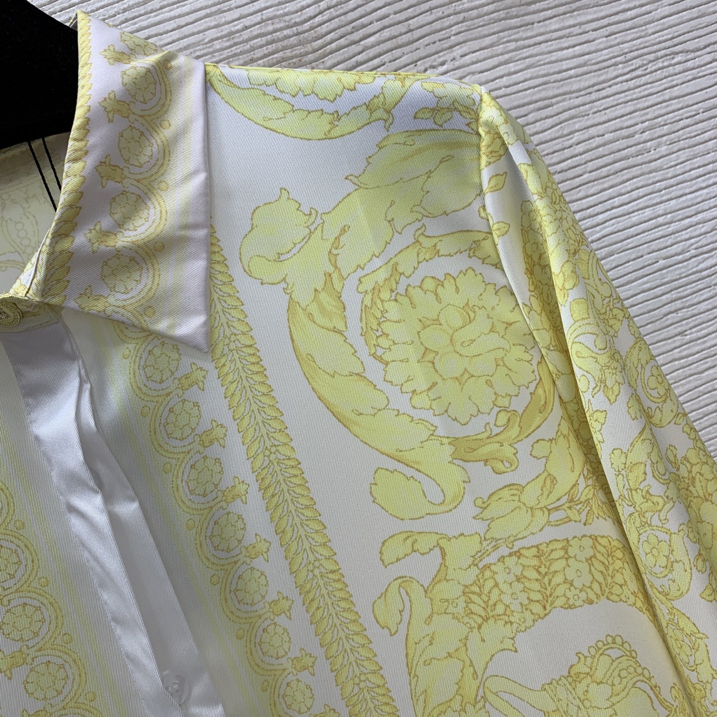 款号D VERSAC*新款 美杜莎头像巴洛克复古印花系扣翻领宽松时尚长袖衬衣！𝑺 𝑴 𝑳（M码：肩宽38
