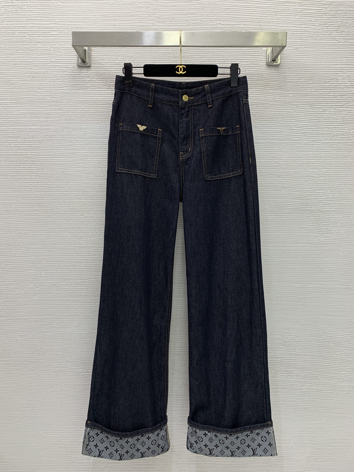款号G LOUIS*驴家LV新款高端定制洗水牛仔棉面料、金色五金配件字母纽扣老花logo印花翻边设计宽松