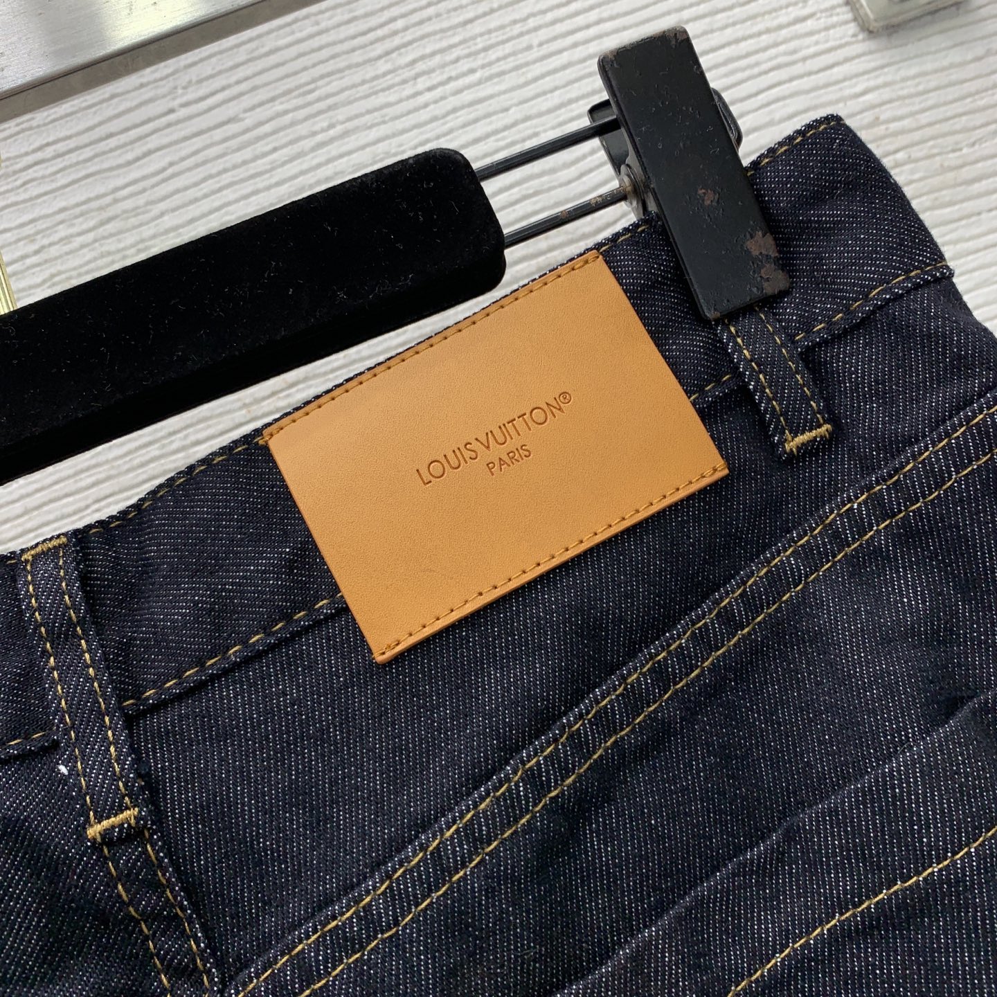款号G LOUIS*驴家LV新款高端定制洗水牛仔棉面料、金色五金配件字母纽扣老花logo印花翻边设计宽松