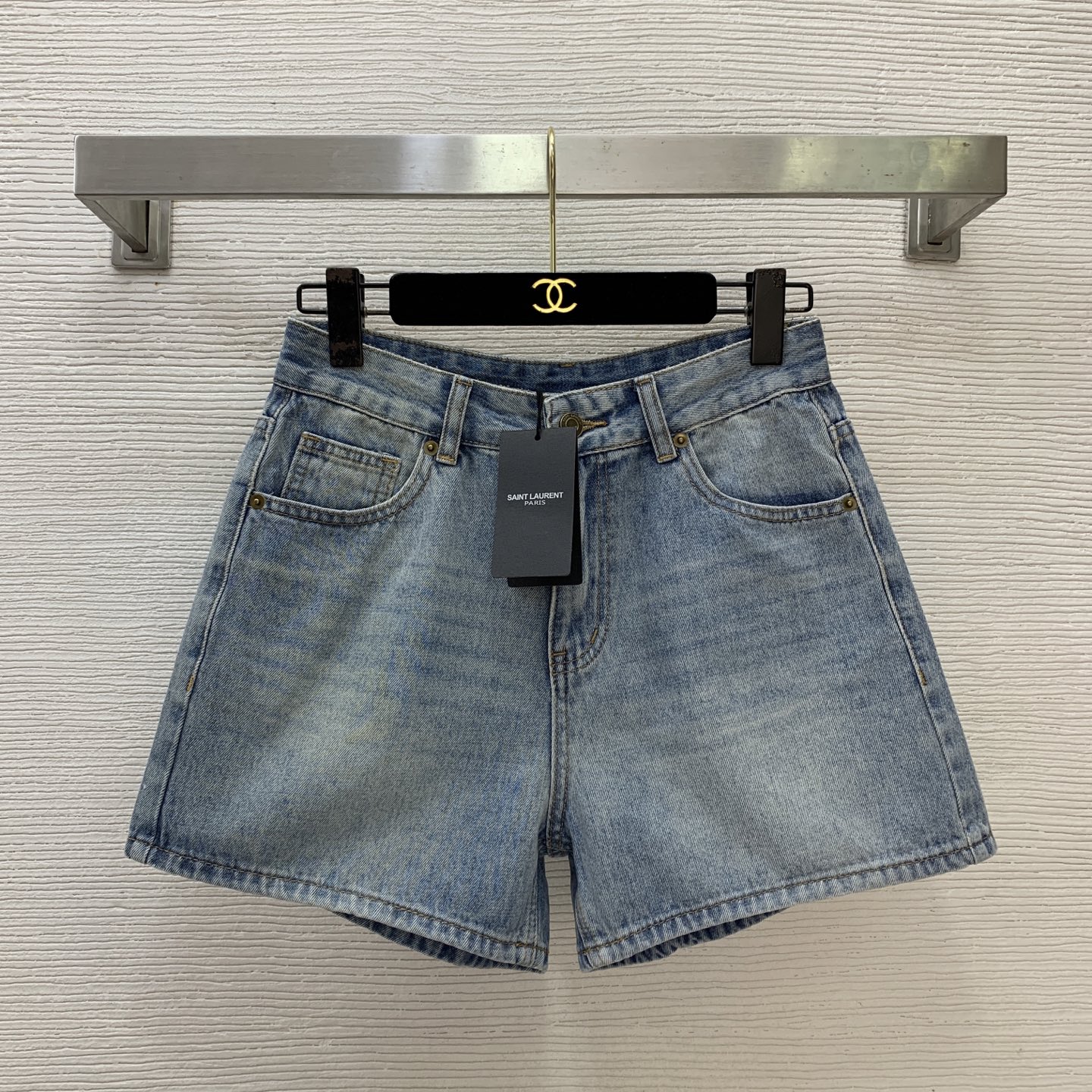NO:804808,Style number G26041753 Yves Saint Laurent's new YSL customized washed denim cotton fabric, letter logo embroidery logo high waist slim denim shorts!  Light blue, (M size waist 70 non-elastic, hip 100, pants length 34) batch,,saint laurent,saint laurent,shorts,19860909款号G26041753 圣罗兰 新款YSL定制洗水牛仔棉面料、字母logo刺绣徽标高腰显瘦牛仔短裤！浅蓝色,（M码腰围70无弹力,臀围100,裤长34）批,,saint laurent,saint laurent,shorts,,Women's clothing
