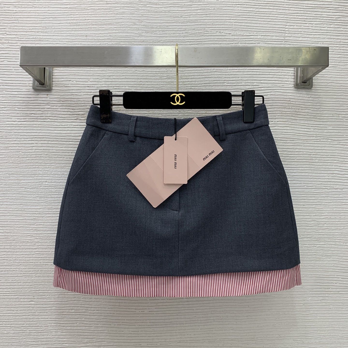 NO:804803,Model No. G41738 MIUMI*U Miaojia's new high-end boutique custom-made wool suit fabric, contrasting edge stitching, zipper button placket, slimming and slimming A-line suit skirt and skirt!  High-end gray, (S size waist 68, skirt length 35) skirt,,miumiu,skirts,business suit,19860909款号G41738 MIUMI*U缪家新款 高端精品定制羊毛西装面料、撞色边拼接拉链系扣门襟修身显瘦A字西装短裙半身裙！高级灰、（S码腰围68,裙长35）半裙,,miumiu,skirts,business suit,,Women's clothing