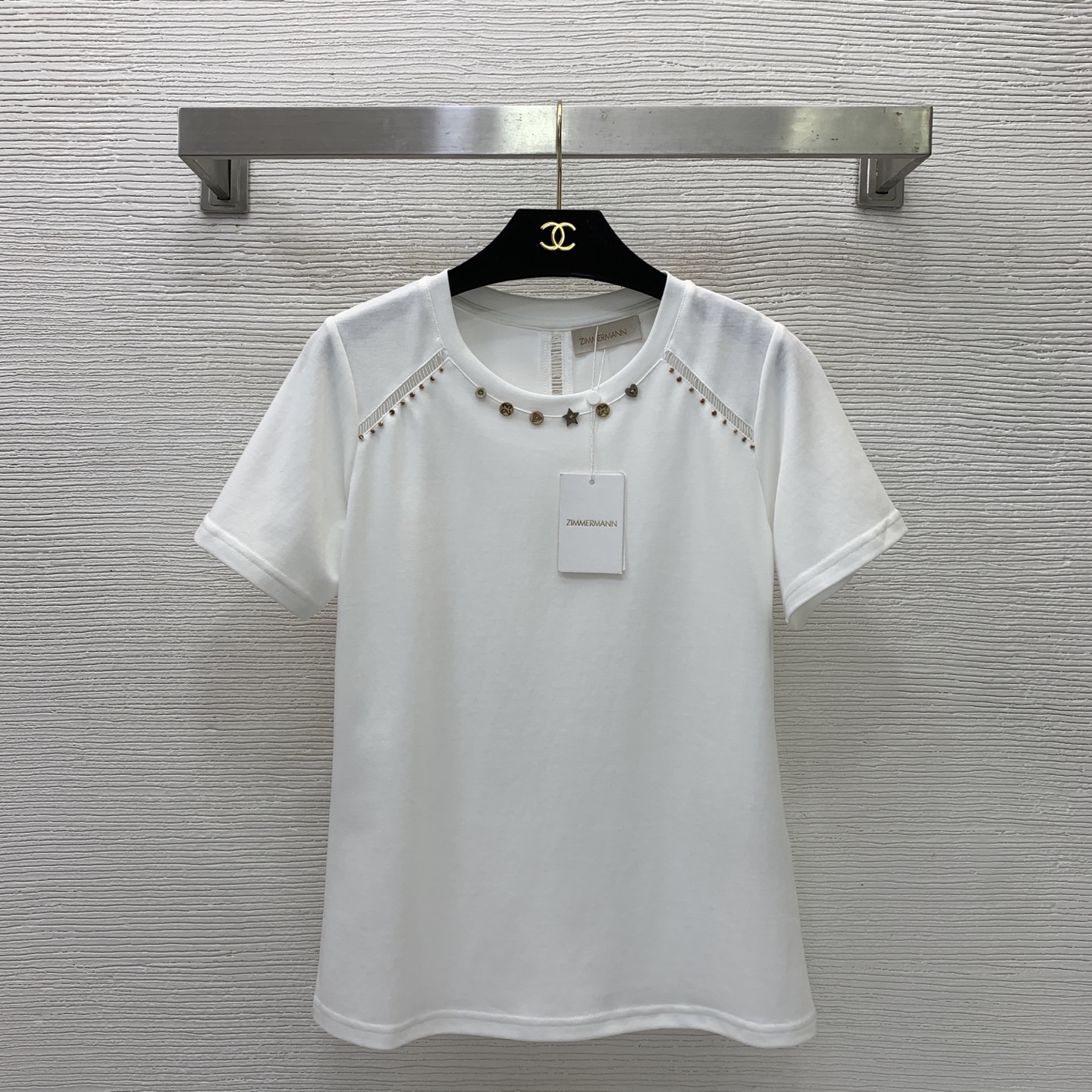 NO:830542,Style No. G26042975 ZIMMERMA*N Australian brand, high-end customized high-end fabrics, multi-shaped accessories, beading decoration, hollow back design, fashionable short-sleeved T-shirt top!  Blue, white, (S size bust 88, sleeve length 19, dress length 60) batch 1, T-shirt, tees, t-shirt,19860909款号G26042975 ZIMMERMA*N兹默曼澳洲品牌高端定制精选优质面料、多形配件钉珠装饰后背镂空设计气质时尚短袖t恤上衣！蓝色、白色、 （S码胸围88,袖长19,衣长60）批1,,T-shirt,tees，t-shirt,,Women's clothing