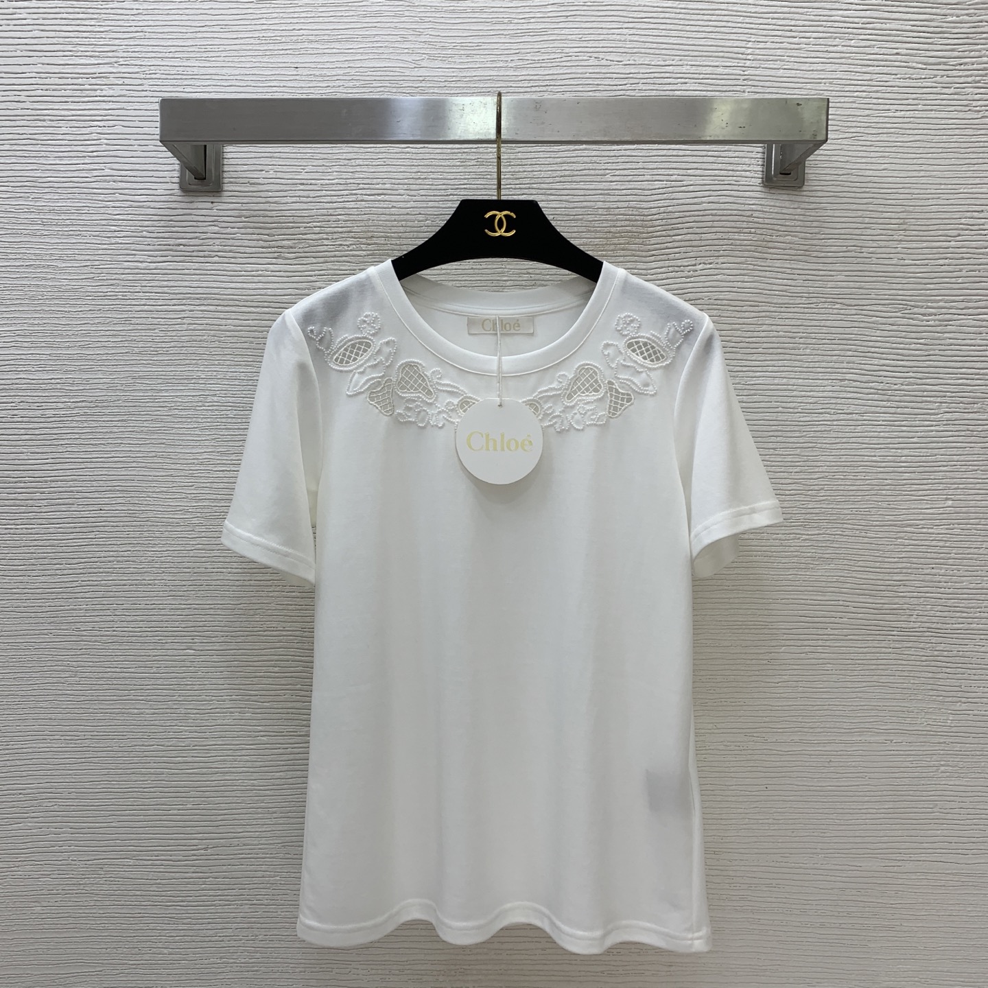 NO:823244,The highest version on the market, the girl inspects the goods, trims the three marks on the threads, pictures the goods and takes videos. If you want quality or service, please add me on WeChat. We do not accept urgent orders. Model number G26050357  Chloè is the latest version of the new version on the market. The girl inspects the goods, trims the three marks on the threads, pictures of the goods and takes videos. If you want quality or service, please add me on WeChat. We do not accept urgent orders. This high-end customized high-quality cotton fabric, mesh hollow beading decoration, versatile round neck short-sleeved T-shirt top!  Yellow, white, (S size shoulder width 37, bust 90, sleeve length 20, dress length 61), women's clothing, chloe, T-shirt, tees, t-shirt,19860909市面最高版本小妹验货、修剪线头上三标、货可图及拍视频,要品质要服务的加我微信,不接急单.款号G26050357 Chloè蔻依新市面最高版本小妹验货、修剪线头上三标、货可图及拍视频,要品质要服务的加我微信,不接急单.款高端定制精选优质棉面料、网眼镂空钉珠装饰气质百搭圆领短袖t恤上衣！黄色、白色、 （S码肩宽37,胸围90,袖长20,衣长61）,女装,chloe,T-shirt,tees，t-shirt,,Women's clothing