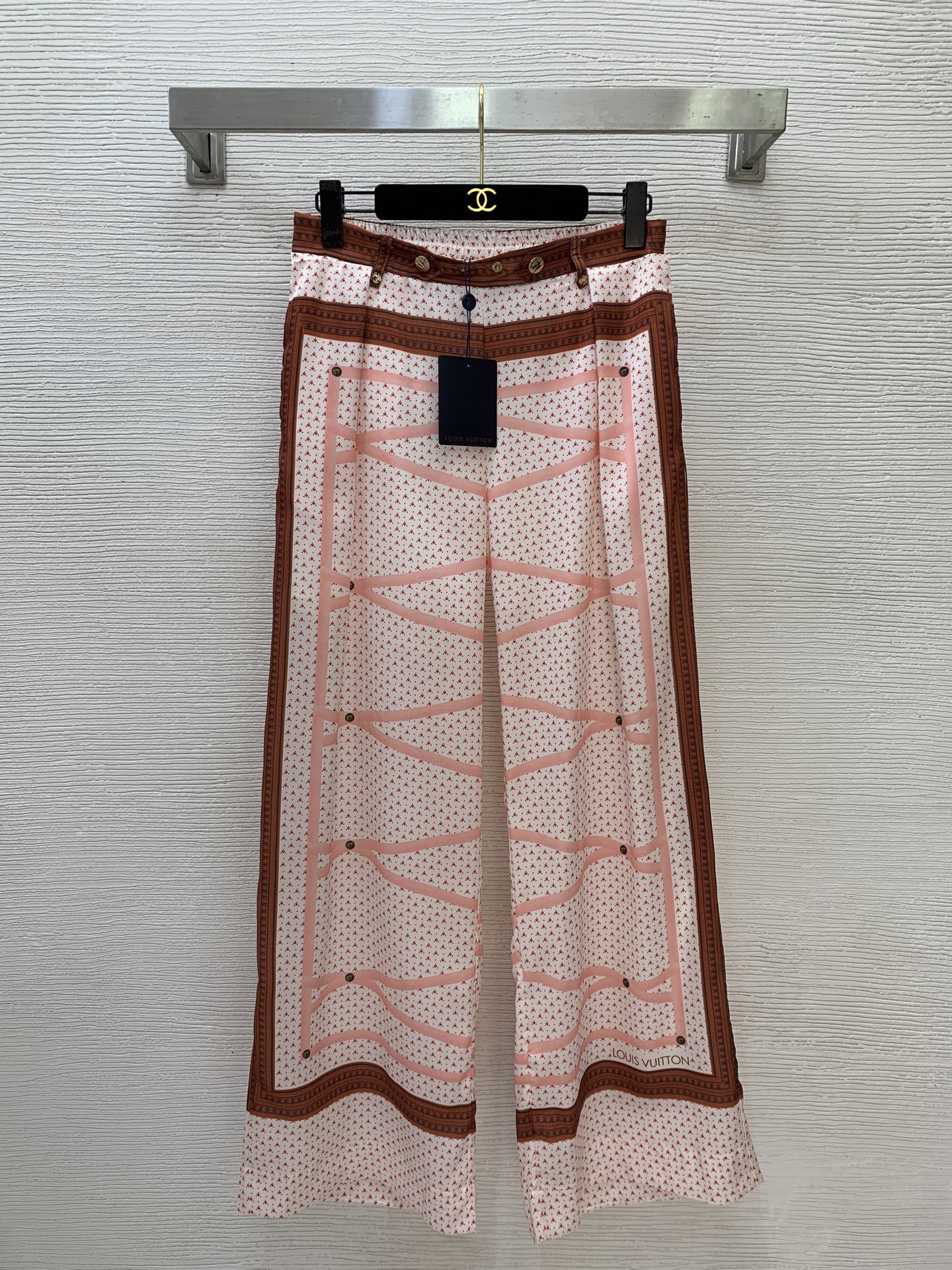 NO:833848,Model No. D26050397 LOUIS*Lvjia’s new custom-made contrasting edge small floral print high-waist slim pleated wide-leg trousers!  (M size waist 74~86, back stretch, pants length 103),,louis vuitton,louis vuitton,louis vuitton,19860909款号D26050397 LOUIS*驴家新款定制撞色边小碎花印花高腰显瘦压褶阔腿裤长裤！（M码腰围74～86后背弹力,裤长103）,,louis vuitton,louis vuitton,louis vuitton,,Women's clothing