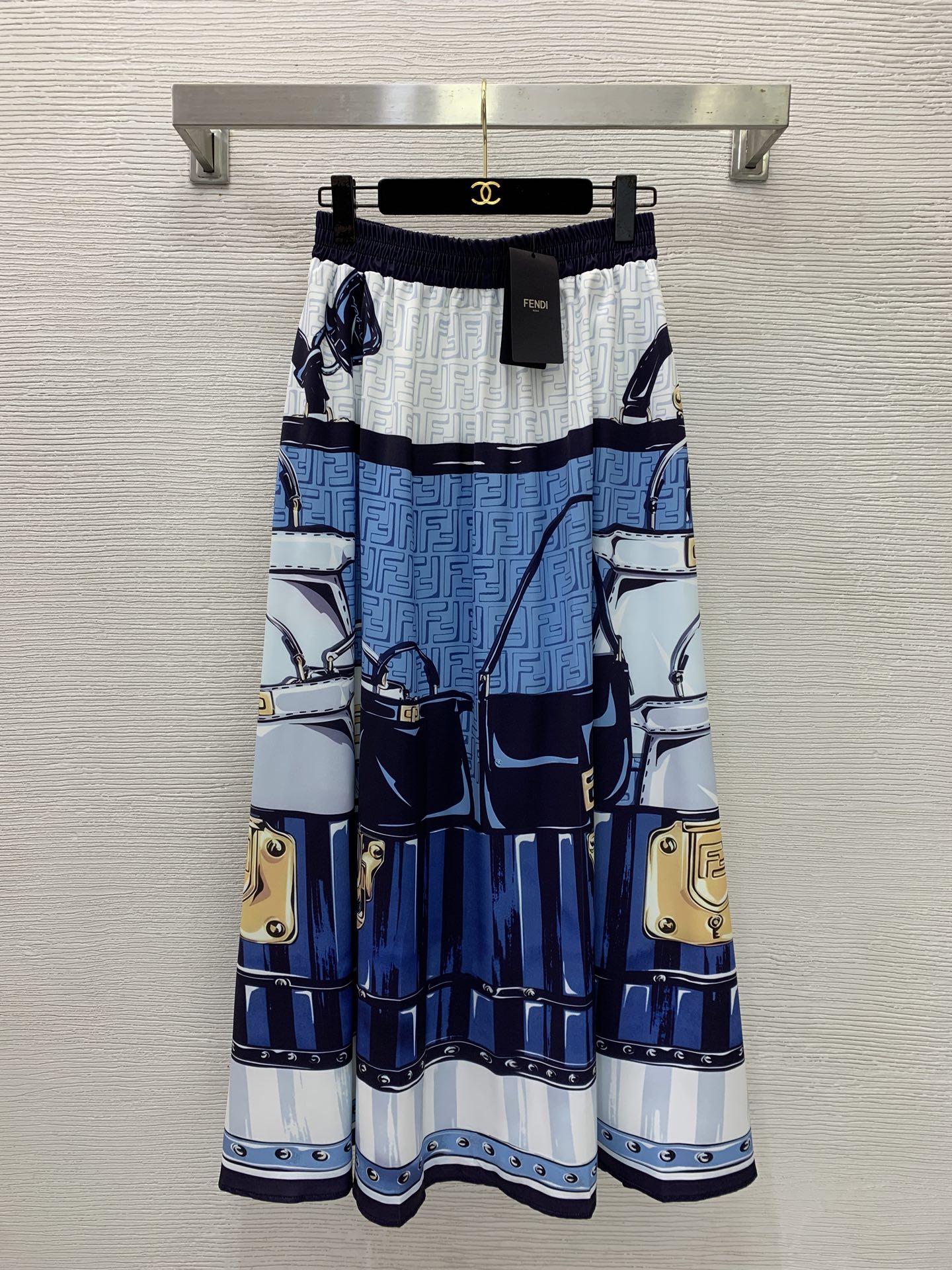 NO:834381,Style number D26050425 FEND* new classic double FF letter print abstract retro belt bag pattern elastic waist large skirt long skirt!  (M size waist 68~84 elastic, skirt length 98) Skirts, fendi, skirts,19860909款号D26050425 FEND*新款经典双FF字母印花抽象复古皮带包包图案松紧腰大裙摆长款半身裙！（M码腰围68～84弹力,裙长98）裙子,,fendi,skirts,,Women's clothing