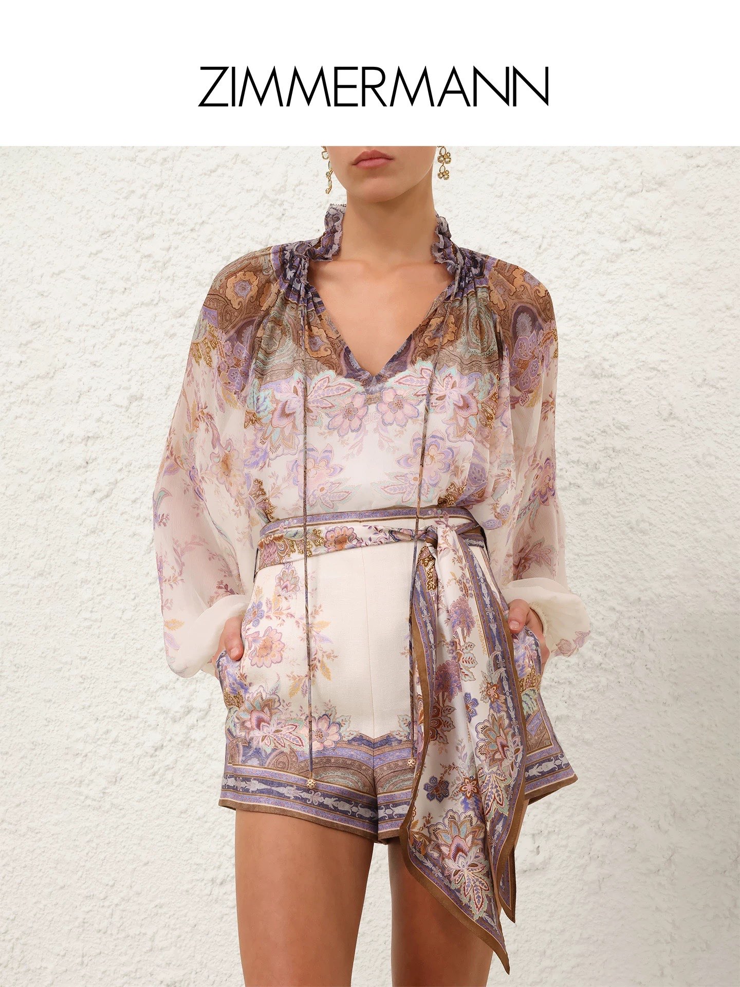 NO:823371,The highest version on the market, the girl inspects the goods, trims the three marks on the threads, and delivers the goods. You can post pictures and take videos. If you want quality and service, please add me on WeChat. We will not accept urgent orders. Model number G26043065 ZIMMERMA*N Zimmerman Australian brand. Purple flower branch retro print three-piece suit with fungus lace collar and V-neck loose long-sleeved shirt. Solid color high-elastic bottoming camisole high-waisted A-line cotton and linen wide-leg shorts with wide silk scarf belt!  1.2.3.4/SMLXL (size 2 bust 124, raglan sleeve length 71, dress length 68; inner bust 78 super elastic, total length 36 excluding straps; waist 72, hip 102, pants length 42), Zimmerman-clothing, shorts,19860909市面最高版本小妹验货、修剪线头上三标、发货可发图及拍视频,要品质要服务的加我微信,不接急单.款号G26043065 ZIMMERMA*N兹默曼澳洲品牌 紫色花枝复古印花三件套装木耳花边领系带V字领宽松长袖衬衣纯色高弹力打底吊带衫高腰A字棉麻阔腿短裤配有宽丝巾腰带！1.2.3.4/SMLXL（2码胸围124,连肩袖长71,衣长68；内搭胸围78超弹力,总长36不含肩带；腰围72,臀围102,裤长42）,兹默曼-服装,shorts,,Women's clothing