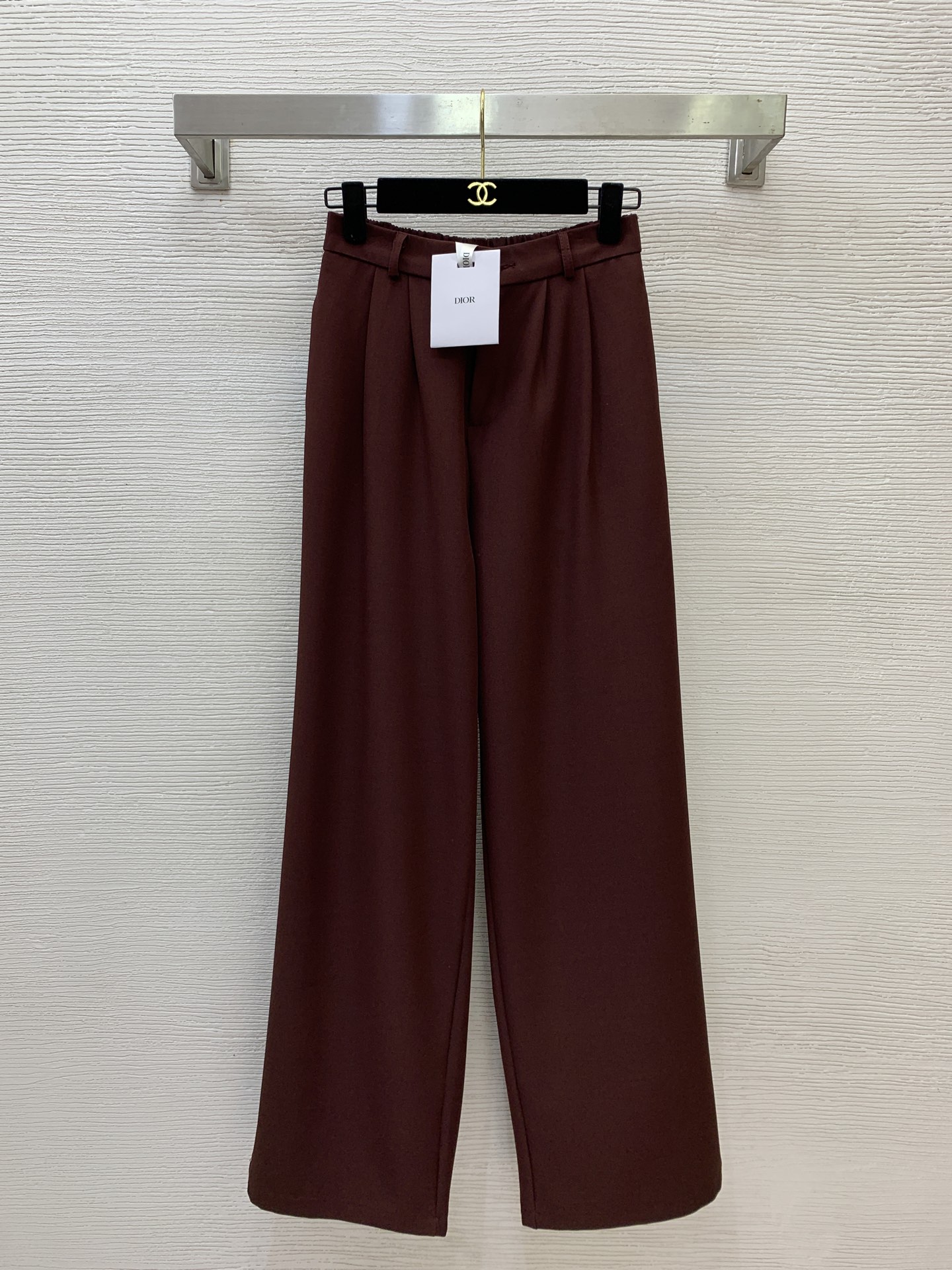 NO:825046,The girl of the highest version on the market will inspect the goods, trim the three marks on the threads, and take pictures of the goods and take videos. If you want quality and service, please add me on WeChat, and we will not accept urgent orders. Style number G26050632 Dio* The latest version of Dio*, the highest version on the market, will inspect the goods, trim the three marks on the threads, and take pictures of the goods and take videos. If you want quality and service, add me on WeChat, and we will not take urgent orders. High-end custom-made lining and hemming craftsmanship, buttoned zipper fly, high waisted pleated wide-leg trousers!  Burgundy, gray blue, black, khaki, -- (M size waist 62 ~ 74 back elastic, hip 100, trouser length 103) pants, Dior-clothing, dior, dior,19860909市面最高版本小妹验货、修剪线头上三标、货可图及拍视频,要品质要服务的加我微信,不接急单.款号G26050632 Dio*新市面最高版本小妹验货、修剪线头上三标、货可图及拍视频,要品质要服务的加我微信,不接急单.款高端定制内里包边锁边工艺、系扣拉链门襟高腰压褶阔腿裤西裤！酒红、灰蓝、黑色、卡其、--（M码腰围62～74后背弹力,臀围100,裤长103）裤子,迪奥-服装,dior,dior,,Women's clothing