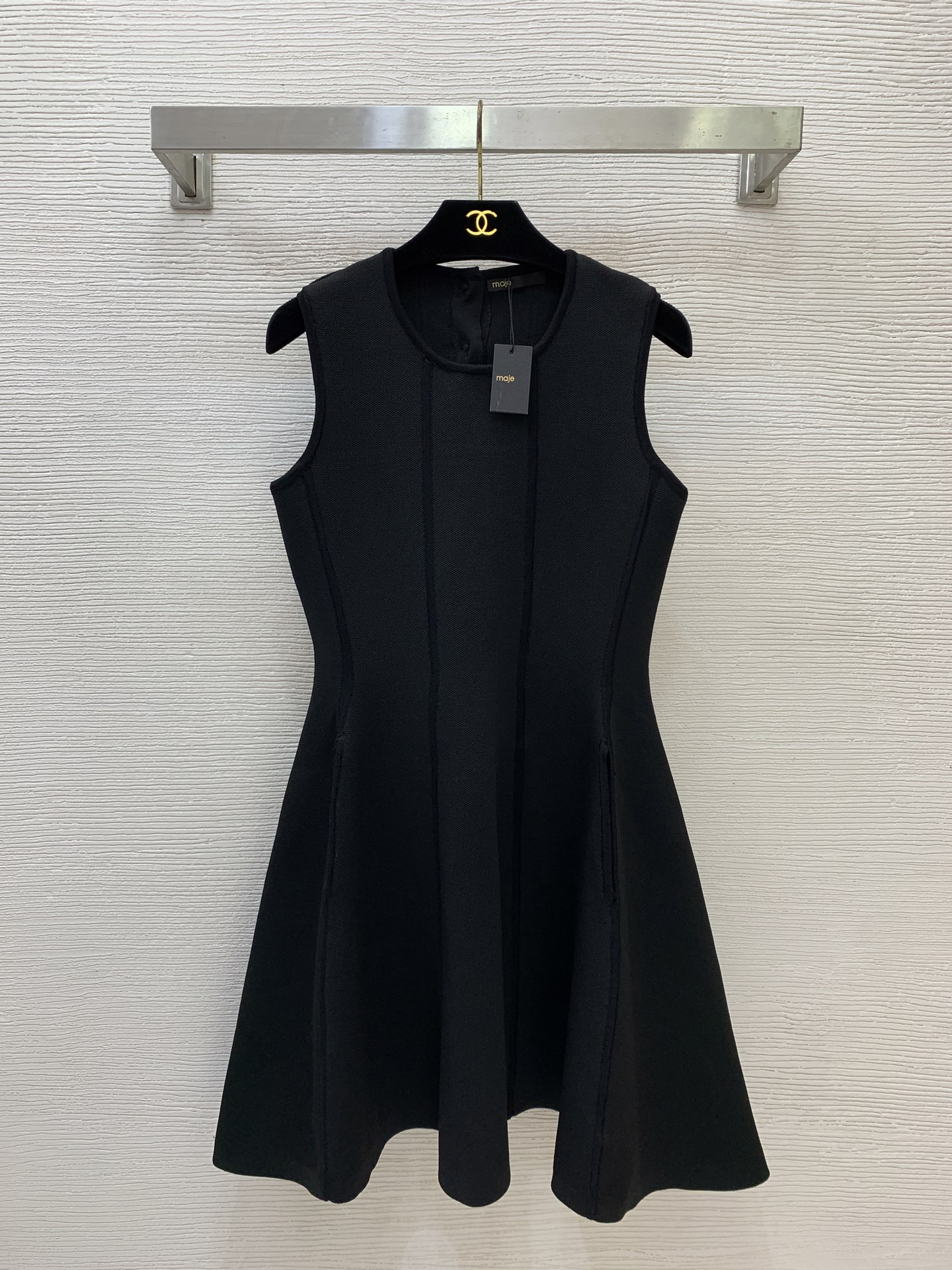 NO:837858,Style No. D26050928 Maje's new custom-made diamond-encrusted bow-knot decorative slim-fitting large-swing umbrella skirt sleeveless vest dress!  Blue, black, (M size bust 82, waist 74, skirt length 87),,skirts,19860909款号D26050928 Maje法单新款定制镶钻蝴蝶结装饰修身显瘦大摆伞裙无袖背心连衣裙！蓝色、黑色、 （M码胸围82,腰围74,裙长87）,,skirts,,Women's clothing