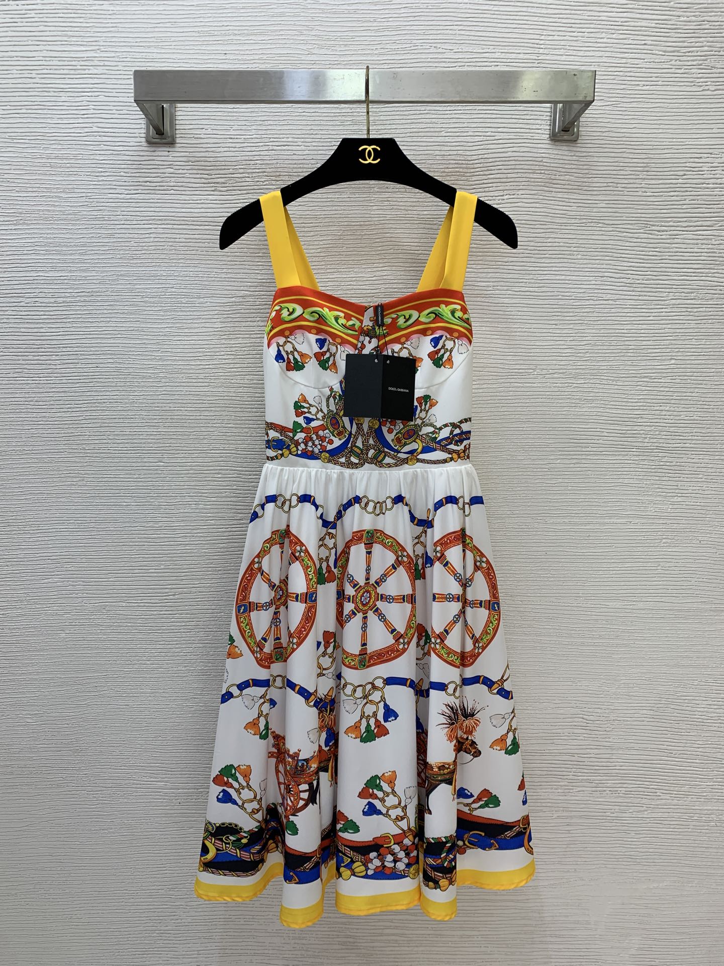 NO:839091,Model No. G26050925 & Dolce & Gabbana DG* new high-end customized tassel hanging retro pattern wheel pattern printing waist slimming large skirt strapless strap dress!  (S size bust 66~84 with elastic, waist 66~78 with elastic, skirt length 94),,Dolce&Gabbana,skirts,19860909款号G26050925 &杜嘉班纳DG*新款高端定制 流苏挂饰复古花纹车轮图案印花收腰显瘦大裙摆抹胸式吊带连衣裙！ （S码胸围66～84打揽弹力,腰围66～78打揽弹力,裙长94）,,Dolce&Gabbana,skirts,,Women's clothing