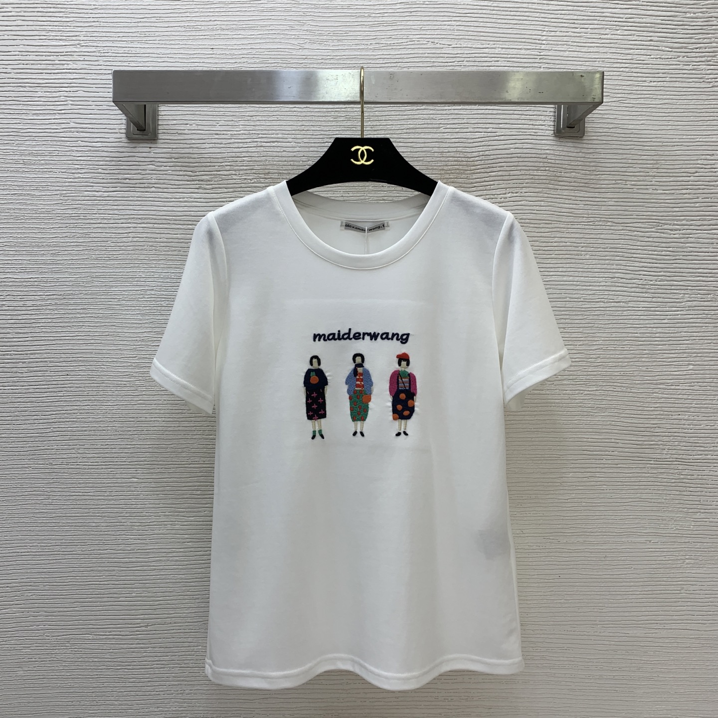 NO:822428,Model No. G26050736 Alexander Wan* Wangjia’s new high-end customized embroidered letters and characters on the chest are fashionable and stylish round neck short-sleeved T-shirt tops!  Blue, pink, white, (S size shoulder width 36, chest 90, sleeve length 20, clothing length 61), Alexander Wang-clothing, alexander wang, T-shirt, tees, t-shirt,19860909款号G26050736 Alexander Wan*大王家新款高端定制 胸前字母人物刺绣工艺时髦洋气圆领短袖t恤上衣！蓝色、粉色、白色、 （S码肩宽36,胸围90,袖长20,衣长61）,亚历山大王-服装,alexander wang,T-shirt,tees，t-shirt,,Women's clothing