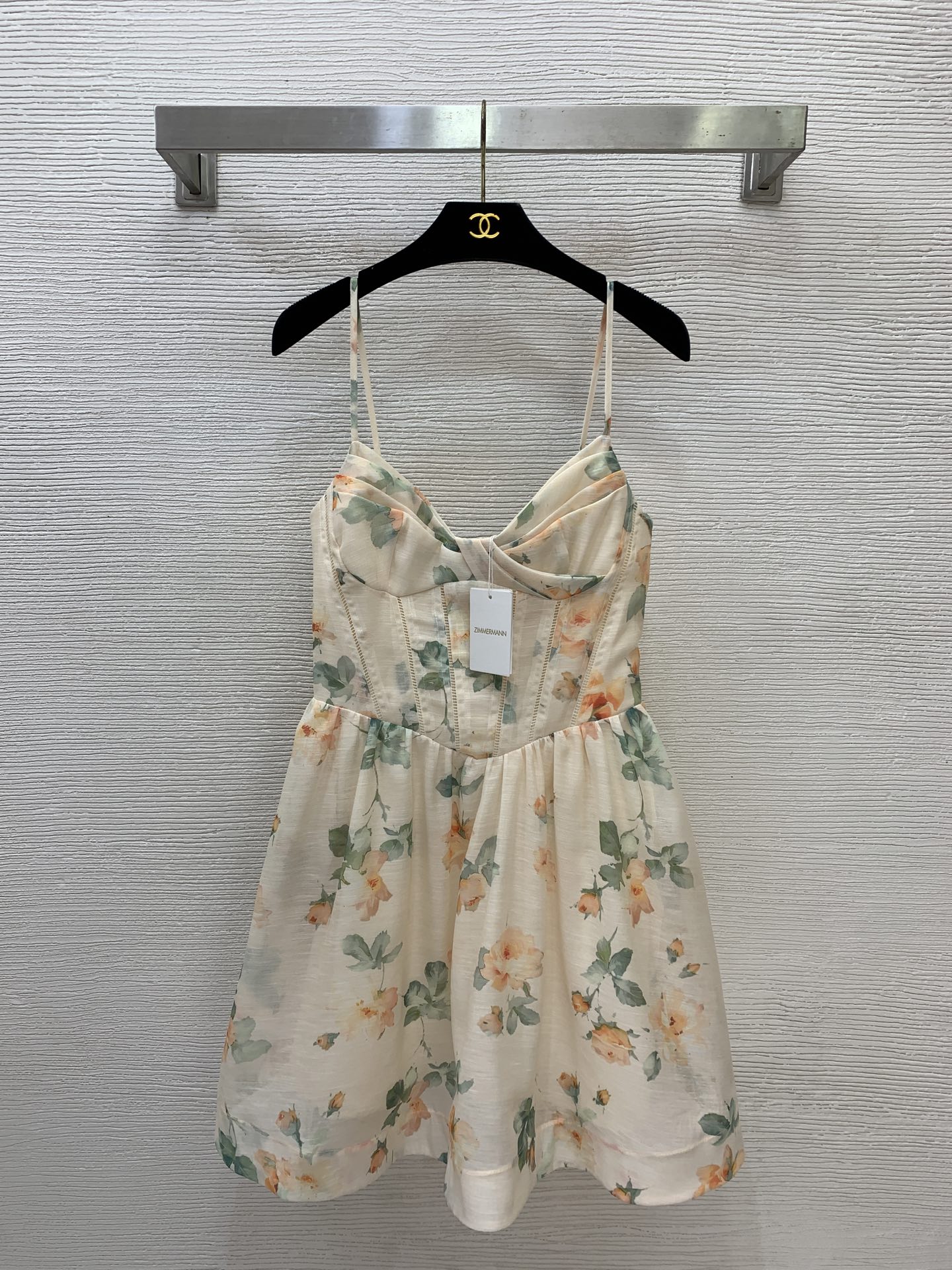 NO:837866,Style No. G26050957 ZIMMERMA*N Australian brand high-end customized hollow see-through splicing yellow flower and green leaf print slim fit large skirt suspender dress!  1.2.3.4/SMLXL (size 2, bust 76~88, elastic back, waist 70, skirt length 72),,skirts,19860909款号G26050957 ZIMMERMA*N兹默曼澳洲品牌高端定制镂空透视拼接黄花绿叶印花修身显瘦大裙摆吊带连衣裙！1.2.3.4/SMLXL（2码胸围76～88后背打揽弹力,腰围70,裙长72）,,skirts,,Women's clothing