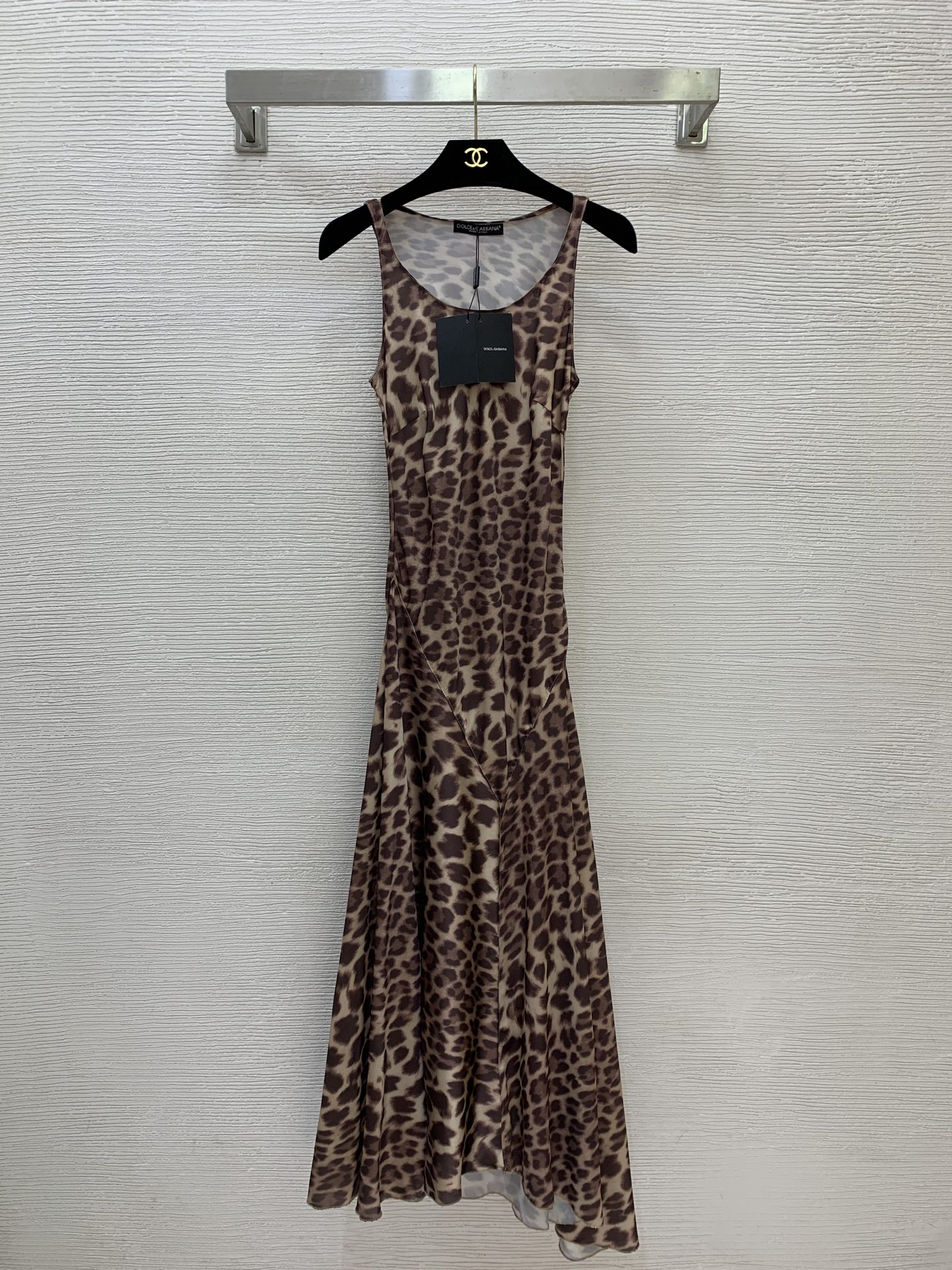 NO:839104,Style number D26051068 & Dolce & Gabbana DG* new custom-made imitation acetate satin leopard print stitching with irregular large skirt, slim and slim sleeveless vest dress!  --(M size bust 84, waist 76, skirt length 126/131),,Dolce&Gabbana,skirts,19860909款号D26051068 &杜嘉班纳DG*新款定制仿醋酸缎面豹纹印花拼接不规则大裙摆修身显瘦无袖背心连衣裙！--（M码胸围84,腰围76,裙长126/131）,,Dolce&Gabbana,skirts,,Women's clothing