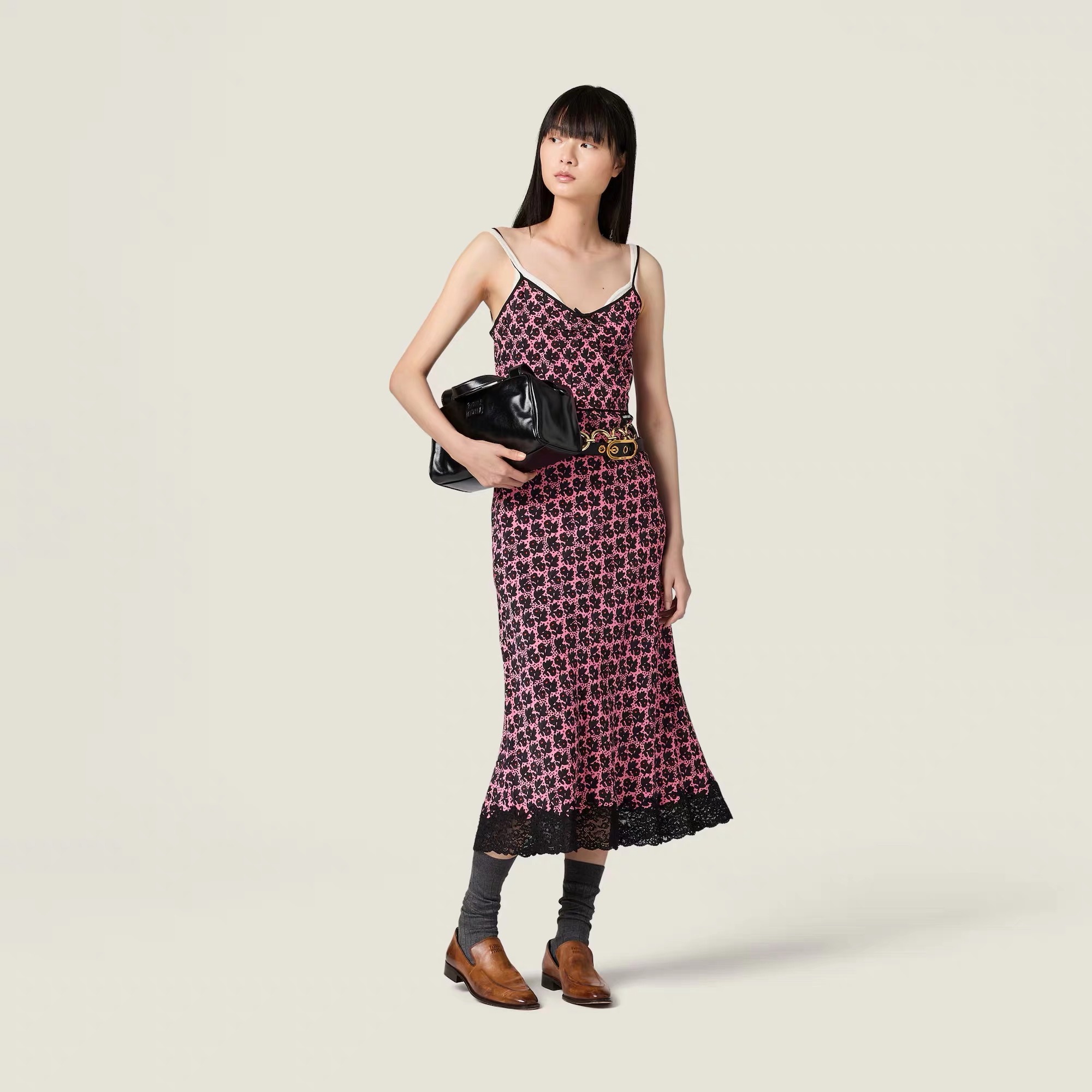 NO:825085,Model No. D26050646 MIUMI*U Miaojia's new custom-made all-over floral and floral print letter logo logo lace splicing slim fit and slim suspender dress!  (M size bust 88, waist 78, skirt length 119) wholesale, Miumiu-clothing, miumiu, skirts,19860909款号D26050646 MIUMI*U缪家新款定制满身花朵小碎花印花字母logo标志蕾丝花边拼接修身显瘦吊带连衣裙！（M码胸围88,腰围78,裙长119）批发,缪缪-服装,miumiu,skirts,,Women's clothing