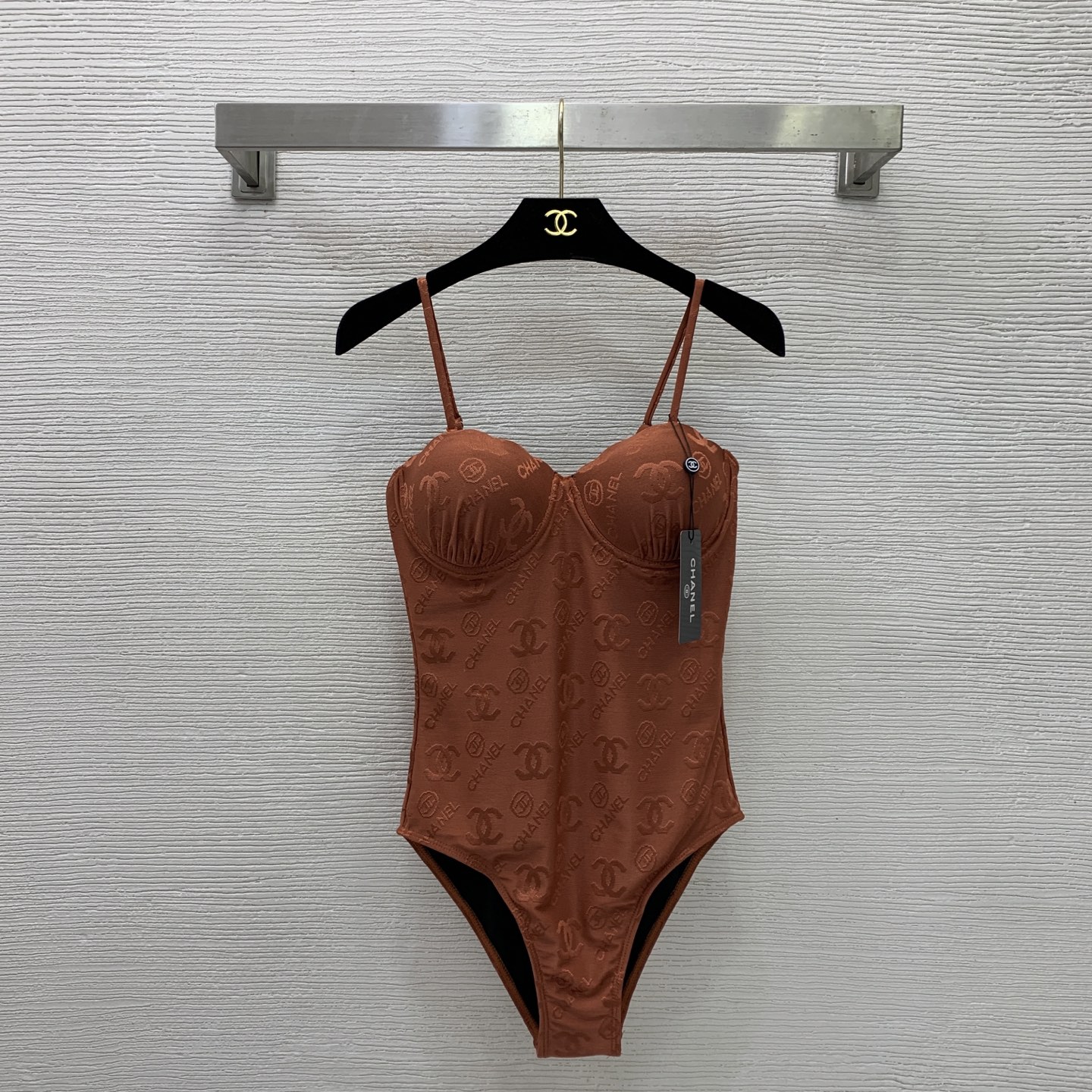 NO:824774,The highest version on the market, the girl will inspect the goods, trim the three marks on the threads, and deliver the goods. You can send pictures and take videos. If you want quality or service, please add me on WeChat. We will not accept urgent orders. Model No. D26051065  CHANE*L's new and highest version on the market, the girl will inspect the goods, trim the three marks on the threads, and ship the goods. You can send pictures and take videos. If you want quality or service, please add me on WeChat. We will not accept urgent orders. Customized double C letter logo jacquard fabric, bandeau style three-dimensional hard cup, slim fit and slim suspender one-piece swimsuit and tight top!  Black, brown, , a must-have for seaside resort hot spring swimming pools!  ,Chanel-clothing,chanel,chanel,swimsuits,19860909市面最高版本小妹验货、修剪线头上三标、发货可发图及拍视频,要品质要服务的加我微信,不接急单.款号D26051065 CHANE*L新市面最高版本小妹验货、修剪线头上三标、发货可发图及拍视频,要品质要服务的加我微信,不接急单.款定制双C字母logo提花面料、抹胸式立体型硬罩杯修身显瘦吊带连体泳衣紧身上衣！黑色、棕色、  ,海边度假温泉游泳池必备！,香奈儿-服装,chanel,chanel,swimsuits,,Women's clothing