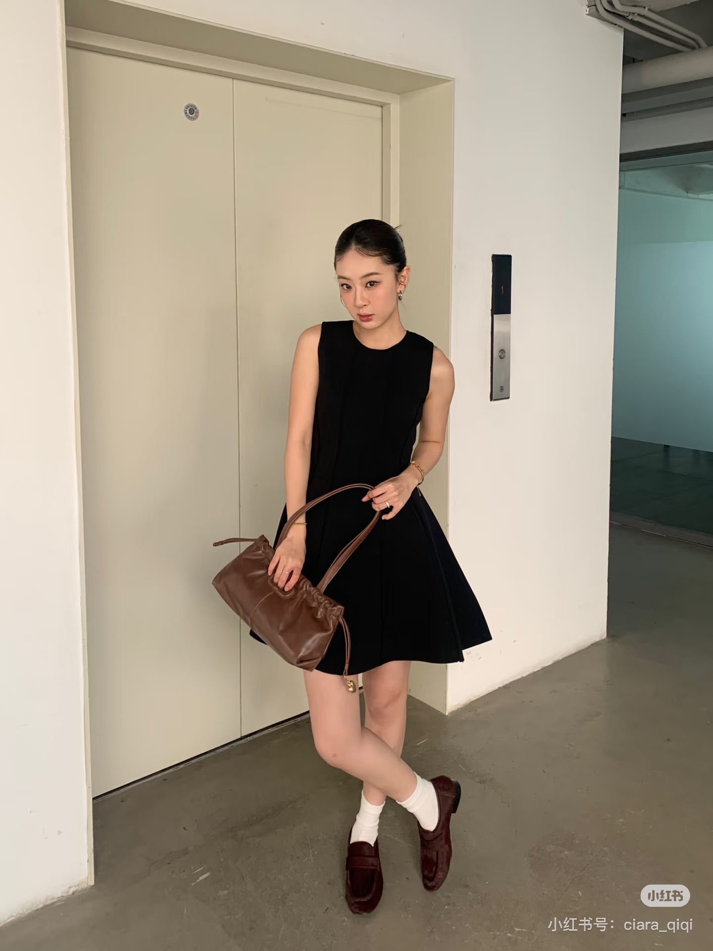 NO:900043,Style No. D26050928 Maje's new custom-made diamond-encrusted bow-knot decorative slim-fitting large-swing umbrella skirt sleeveless vest dress!  Blue, black, (M size bust 82, waist 74, skirt length 87) batch,,skirts,19860909款号D26050928 Maje法单新款定制镶钻蝴蝶结装饰修身显瘦大摆伞裙无袖背心连衣裙！蓝色、黑色、 （M码胸围82,腰围74,裙长87）批,,skirts,,Women's clothing