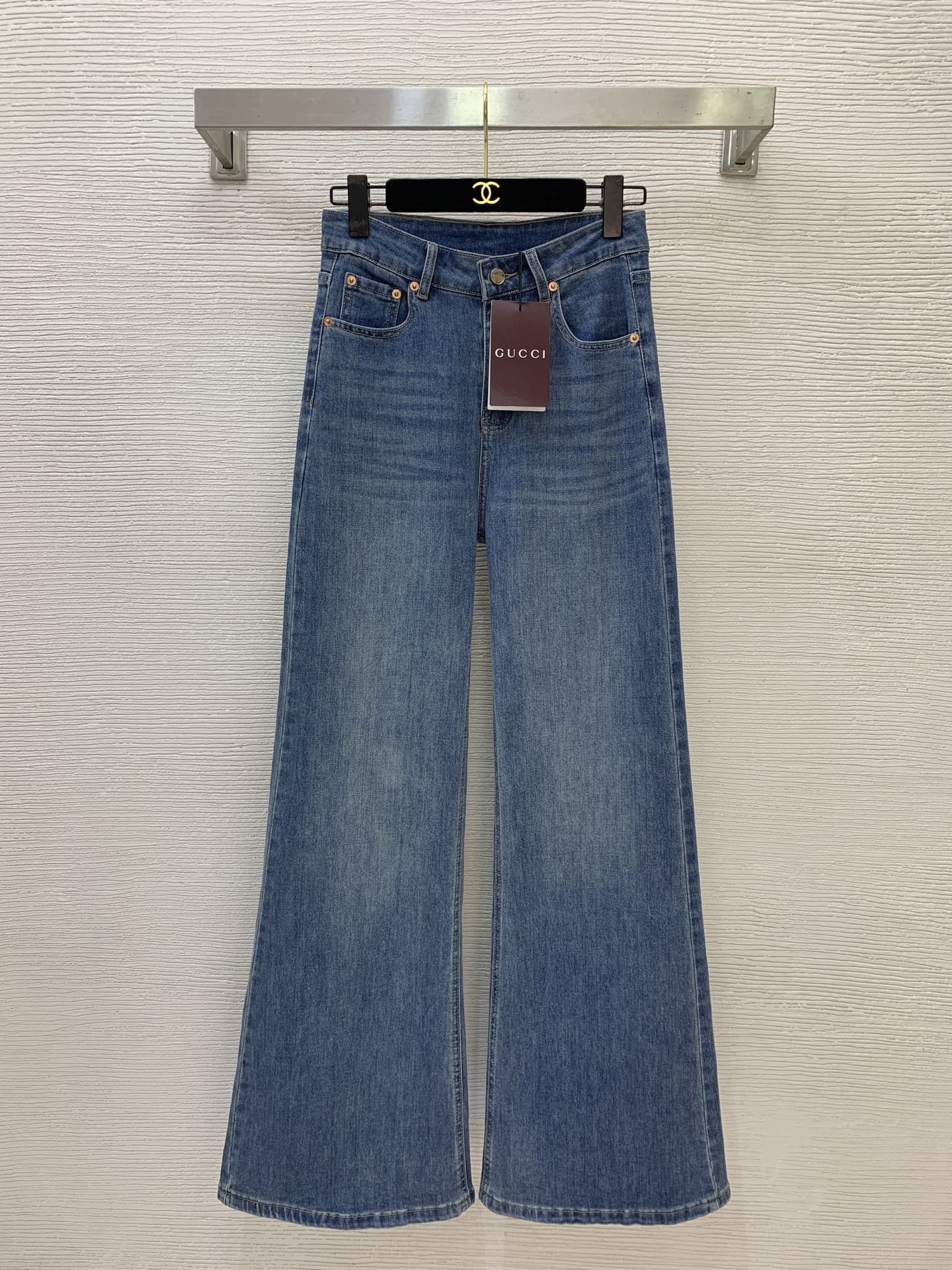 NO:839756,Style No. G26051135 GUCC* new model, high-end customized selected elastic washed denim fabric, soft and comfortable!  Simple and fashionable hip pocket letter logo embroidered logo high-waist slim micro-flared jeans trousers!  Blue, 26-27-28-29-30 (size 27 waist 66 micro-elastic, pants length 109),,gucci,jeans,19860909款号G26051135 GUCC*新款 高端定制精选弹力洗水牛仔面料柔然舒适！简约时尚后臀口袋字母logo刺绣徽标高腰显瘦微喇叭牛仔裤长裤！蓝色,26-27-28-29-30（27码腰围66微弹力,裤长109）,,gucci,jeans,,Women's clothing