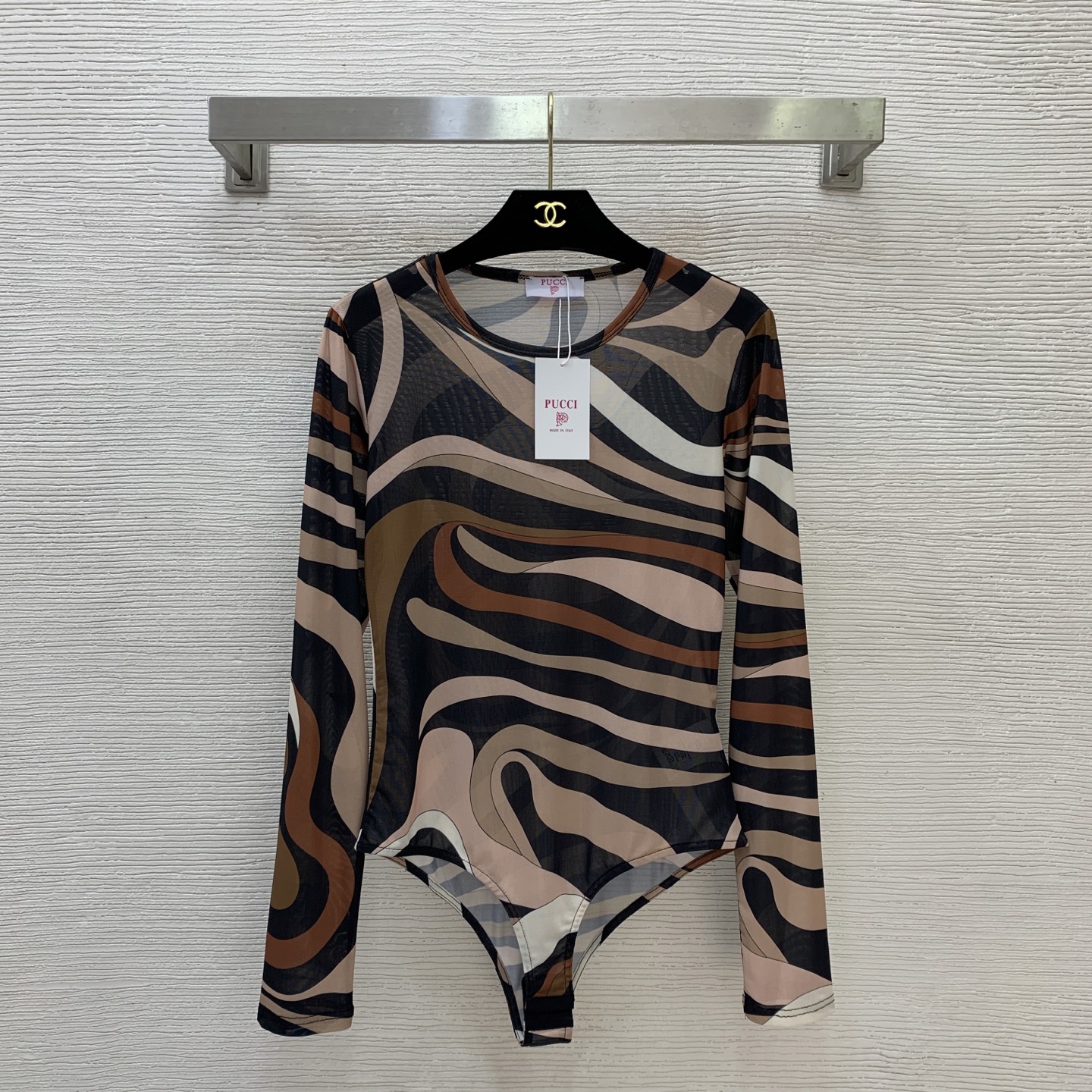 NO:826013,The highest version on the market. The girl will inspect the goods, trim the three marks on the threads, and ship the goods. If you want quality and service, please add me on WeChat. We will not accept urgent orders. Model number D26051297 PUCC*  Purple, brown, SMLXL (M size shoulder width 37, bust 82, sleeve length 63, dress length 53), women's clothing,19860909市面最高版本小妹验货、修剪线头上三标、发货可发图及拍视频,要品质要服务的加我微信,不接急单.款号D26051297 PUCC*新市面最高版本小妹验货、修剪线头上三标、发货可发图及拍视频,要品质要服务的加我微信,不接急单.款定制撞色纹理印花修身显瘦圆领长袖连体衣网纱上衣！紫色、咖色、SMLXL（M码肩宽37,胸围82,袖长63,衣长53）,女装,,Women's clothing