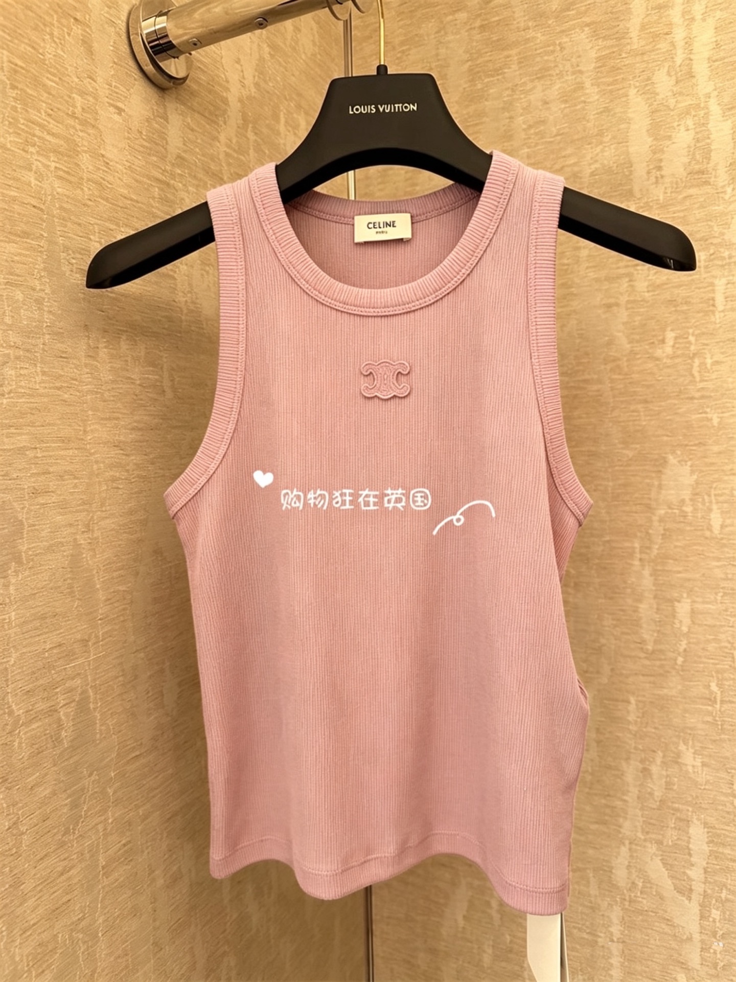 NO:826049,The highest version on the market, the girl will inspect the goods, trim the three marks on the threads, and ship the goods. If you want quality and service, please add me on WeChat. We will not accept urgent orders. Model No. G26051192 CELIN*E. The highest version on the market. The girl will inspect the goods, trim the three marks on the threads, and ship the goods. If you want quality and service, please add me on WeChat, but we will not accept urgent orders. High-end customized slim-fit stretch knitted vest top with Arc de Triomphe logo on the chest!  Pink, blue, white, (S size bust 60, length 51), Celine-clothing, celine, celine,19860909市面最高版本小妹验货、修剪线头上三标、发货可发图及拍视频,要品质要服务的加我微信,不接急单.款号G26051192 CELIN*E思琳新市面最高版本小妹验货、修剪线头上三标、发货可发图及拍视频,要品质要服务的加我微信,不接急单.款 高端定制胸前凯旋门logo徽标修身弹力针织背心上衣！粉色、蓝色、白色、（S码胸围60,衣长51）,赛琳-服装,celine,celine,,Women's clothing