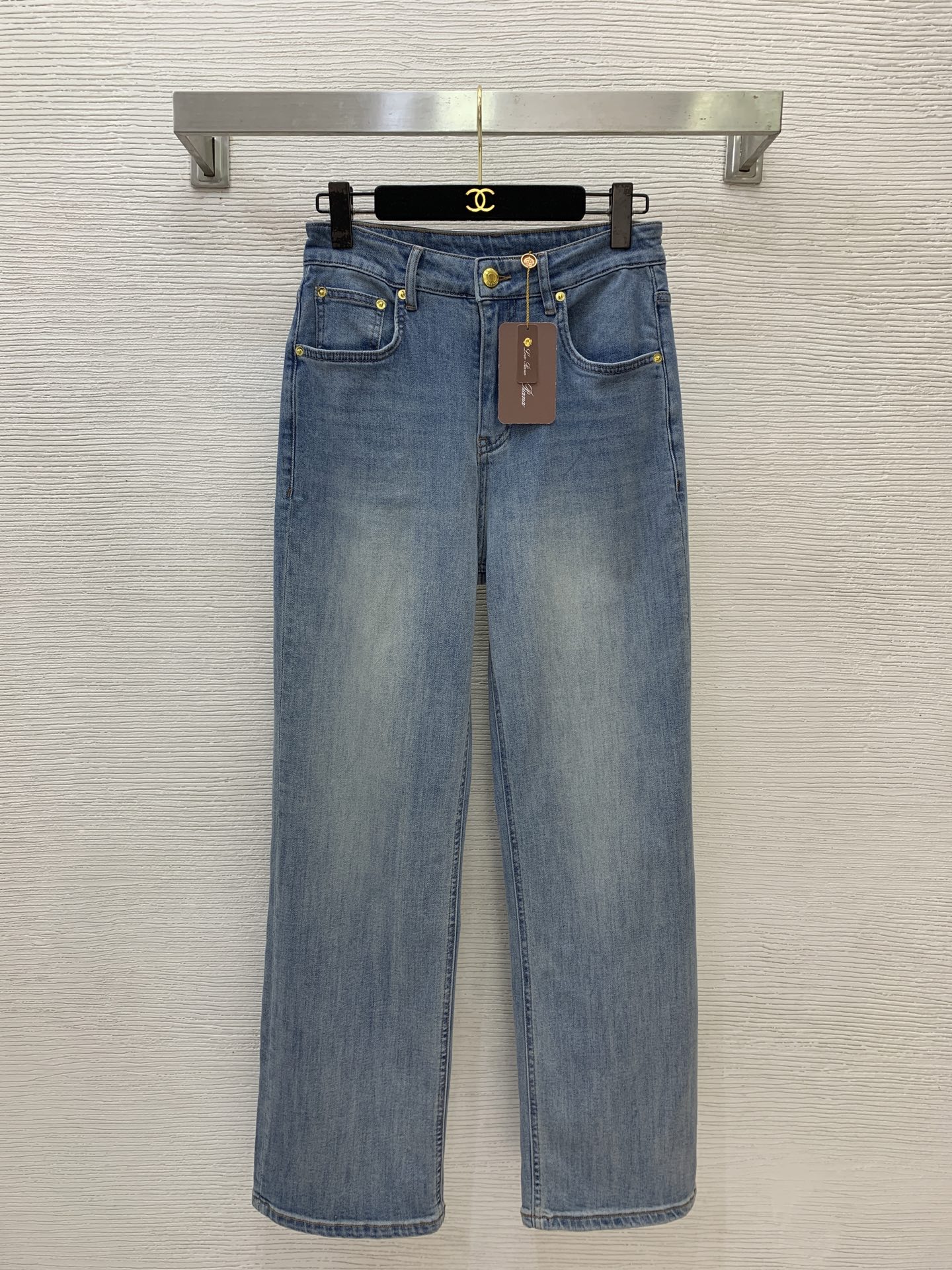 NO:844837,Style number G26051943 Loro Pian*a new high-end customized stretch washed denim and cotton fabric is soft and comfortable!  High-waist slim jeans and trousers with letter logo hardware and YKK zippers!  26-27-28-29-30 (size 28 waist 68 micro-elastic, hip 92, pants length 105),,loro piana,jeans,19860909款号G26051943 Loro Pian*a诺悠翩雅新款 高端定制弹力洗水牛仔棉面料柔软舒适！采用字母logo五金配件YKK拉链高腰显瘦牛仔裤长裤！26-27-28-29-30（28码腰围68微弹力,臀围92,裤长105）,,loro piana,jeans,,Women's clothing