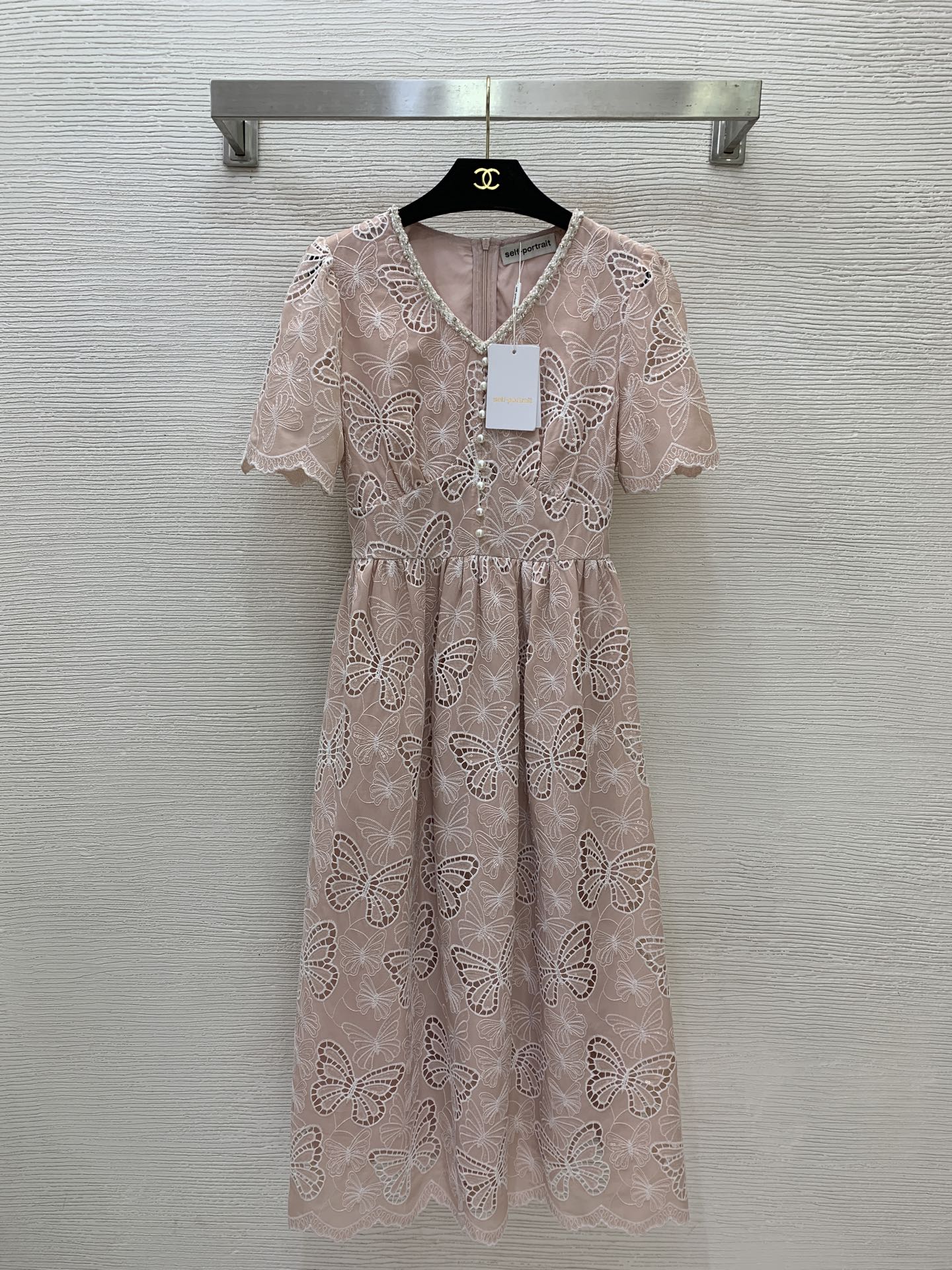NO:826830,The highest version on the market, the girl inspects the goods, trims the three marks on the threads, pictures the goods and takes videos. If you want quality or service, please add me on WeChat. We do not accept urgent orders. Model number G26051357  Self-portrai* The new and highest version on the market, the little girl inspects the goods, trims the three marks on the threads, pictures of the goods and takes videos. If you want quality and service, add me on WeChat. We will not accept urgent orders.  High-end custom-made butterfly hollow embroidery, diamond-encrusted pearl collar, slim waist and mid-length, the highest version on the market. The girl inspects the goods, trims the three marks on the threads, pictures of the goods and takes videos. If you want quality and service, please add me on WeChat. We will not accept urgent orders. This V-neck short-sleeved dress!  Yellow, pink, (S size bust 84, waist 68, sleeve length 24, skirt length 119), women's clothing, skirts, T-shirt,19860909市面最高版本小妹验货、修剪线头上三标、货可图及拍视频,要品质要服务的加我微信,不接急单.款号G26051357 Self-portrai*新市面最高版本小妹验货、修剪线头上三标、货可图及拍视频,要品质要服务的加我微信,不接急单.款SP家新市面最高版本小妹验货、修剪线头上三标、货可图及拍视频,要品质要服务的加我微信,不接急单.款 高端定制蝴蝶镂空绣花镶钻珍珠领收腰显瘦大摆中长市面最高版本小妹验货、修剪线头上三标、货可图及拍视频,要品质要服务的加我微信,不接急单.款V领短袖连衣裙！黄色、粉色、 （S码胸围84,腰围68,袖长24,裙长119）,女装,skirts,T-shirt,,Women's clothing