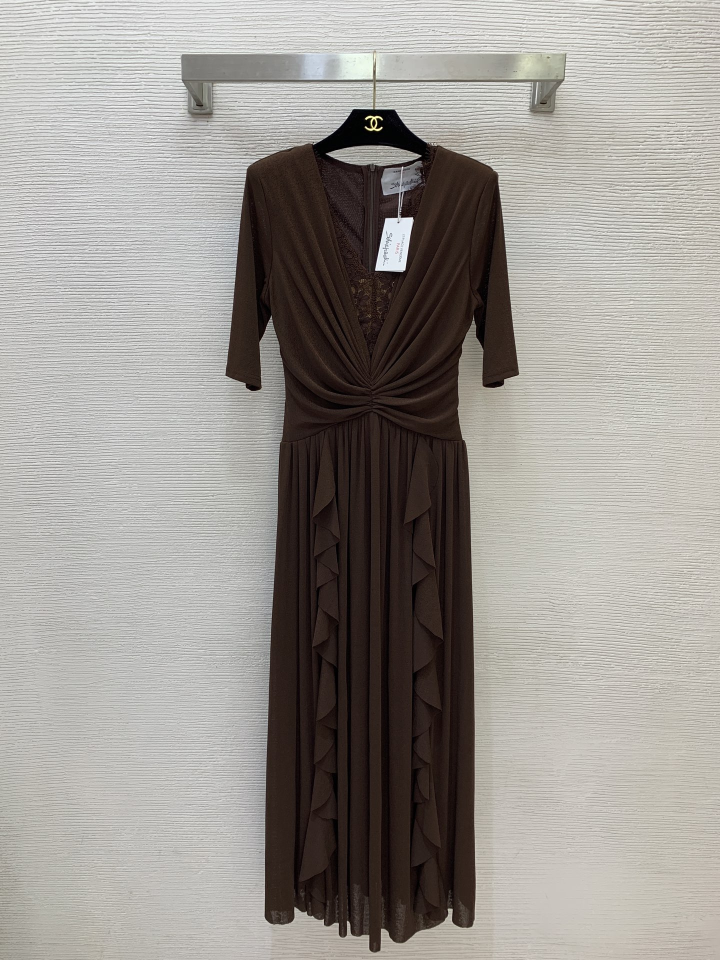 NO:841762,Model No. G26051374 Schiapare*li's new high-end custom-made super drapey fabric, lace stitching on the chest, petals and ear-rimmed skirt, waist-cinching V-neck mid-sleeve dress!  Black, brown, burgundy, (M size shoulder width 38cm with shoulder pads, bust 80～88cm, waist 62～72cm, sleeve length 31cm, skirt length 133cm),,skirts,19860909款号G26051374 Schiapare*li夏帕瑞利新款 高端定制超强垂坠感面料、胸前蕾丝拼接花瓣木耳边裙摆收腰显瘦V领中袖连衣裙！黑色、咖色、酒红、 （M码肩宽38有垫肩,胸围80～88,腰围62～72,袖长31,裙长133）,,skirts,,Women's clothing