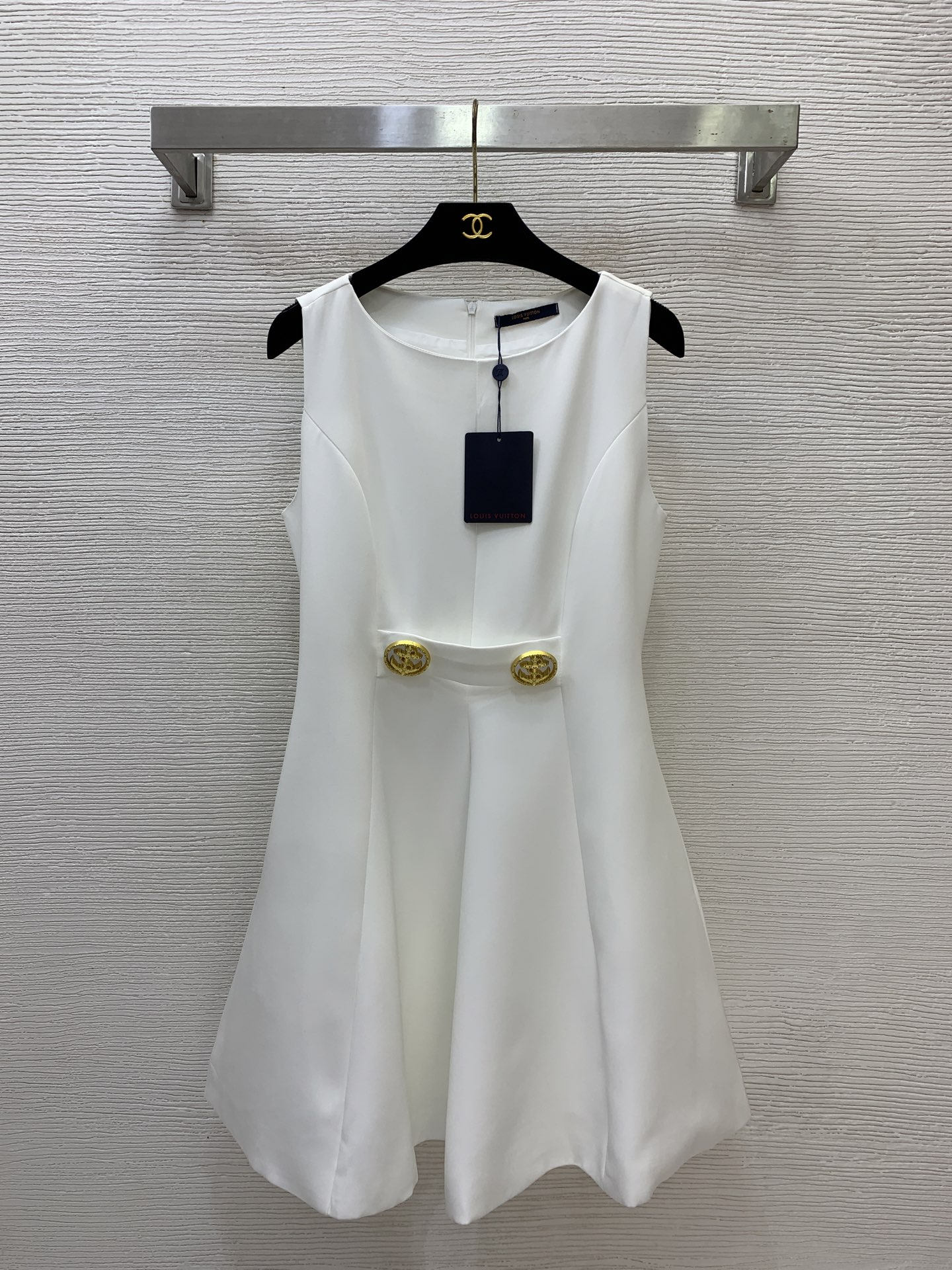 NO:844845,Style No. D26051928 LOUIS*LV’s new custom-made anchor metal accessories are decorated with slim fit and wide sleeveless vest dress!  White, (M size bust 84, waist 76, skirt length 81),,louis vuitton,louis vuitton,louis vuitton,louis vuitton,skirts,19860909款号D26051928 LOUIS*驴家LV新款定制船锚金属配件装饰修身显瘦大摆无袖背心连衣裙！白色,（M码胸围84,腰围76,裙长81）,,louis vuitton,louis vuitton,louis vuitton,louis vuitton,skirts,,Women's clothing
