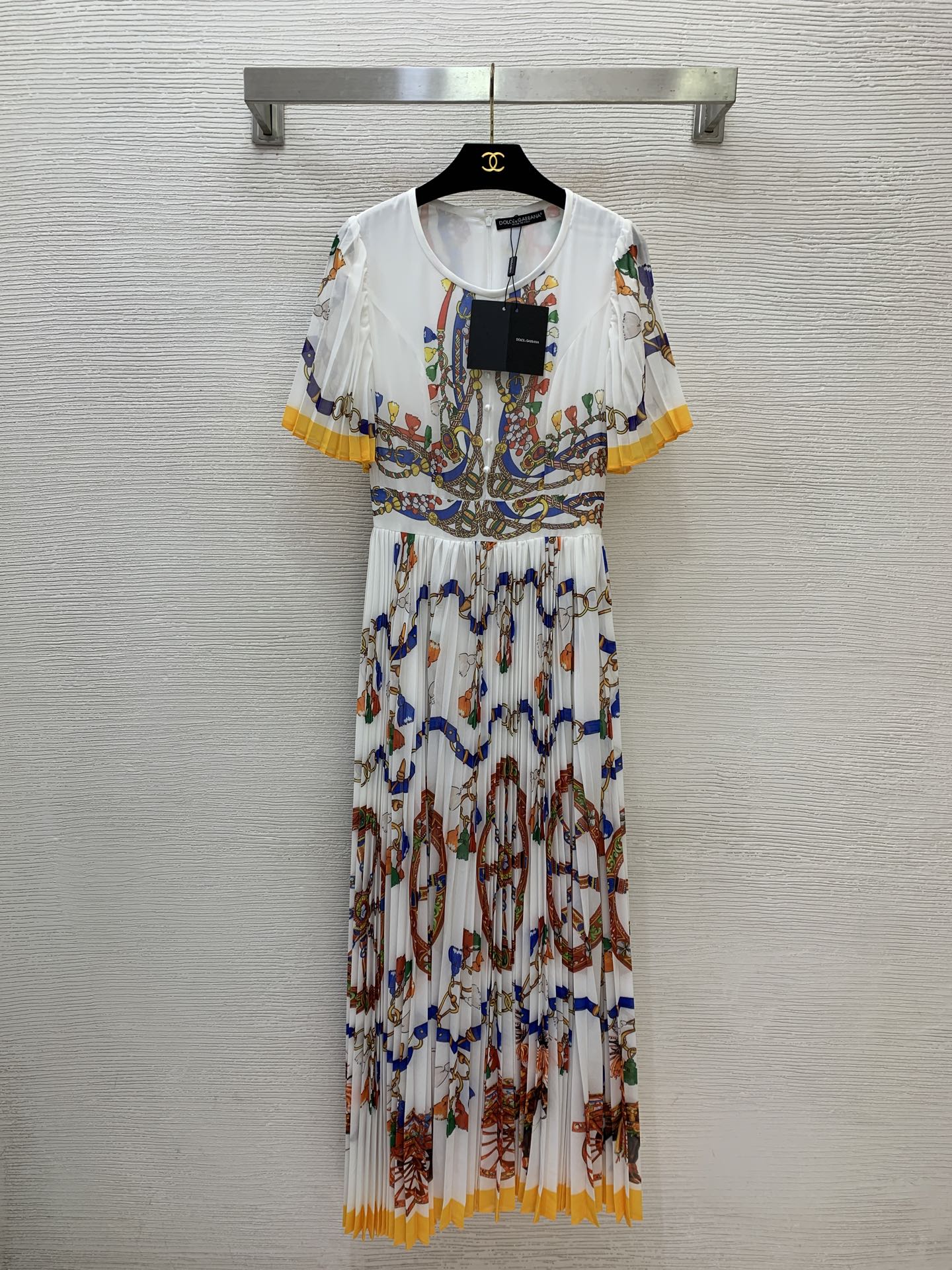 NO:845507,Style No. G26052075 & Dolce & Gabbana DG’s new high-end customized wheel carriage retro pattern print contrasting edge pleat process waist slimming round neck short-sleeved dress!  (S size bust 86, waist 68, sleeve length 26, skirt length 137),,Dolce&Gabbana,skirts,T-shirt,19860909款号G26052075 &杜嘉班纳DG新款高端定制 车轮马车复古图案印花撞色边压褶工艺收腰显瘦圆领短袖连衣裙！ （S码胸围86,腰围68,袖长26,裙长137）,,Dolce&Gabbana,skirts,T-shirt,,Women's clothing