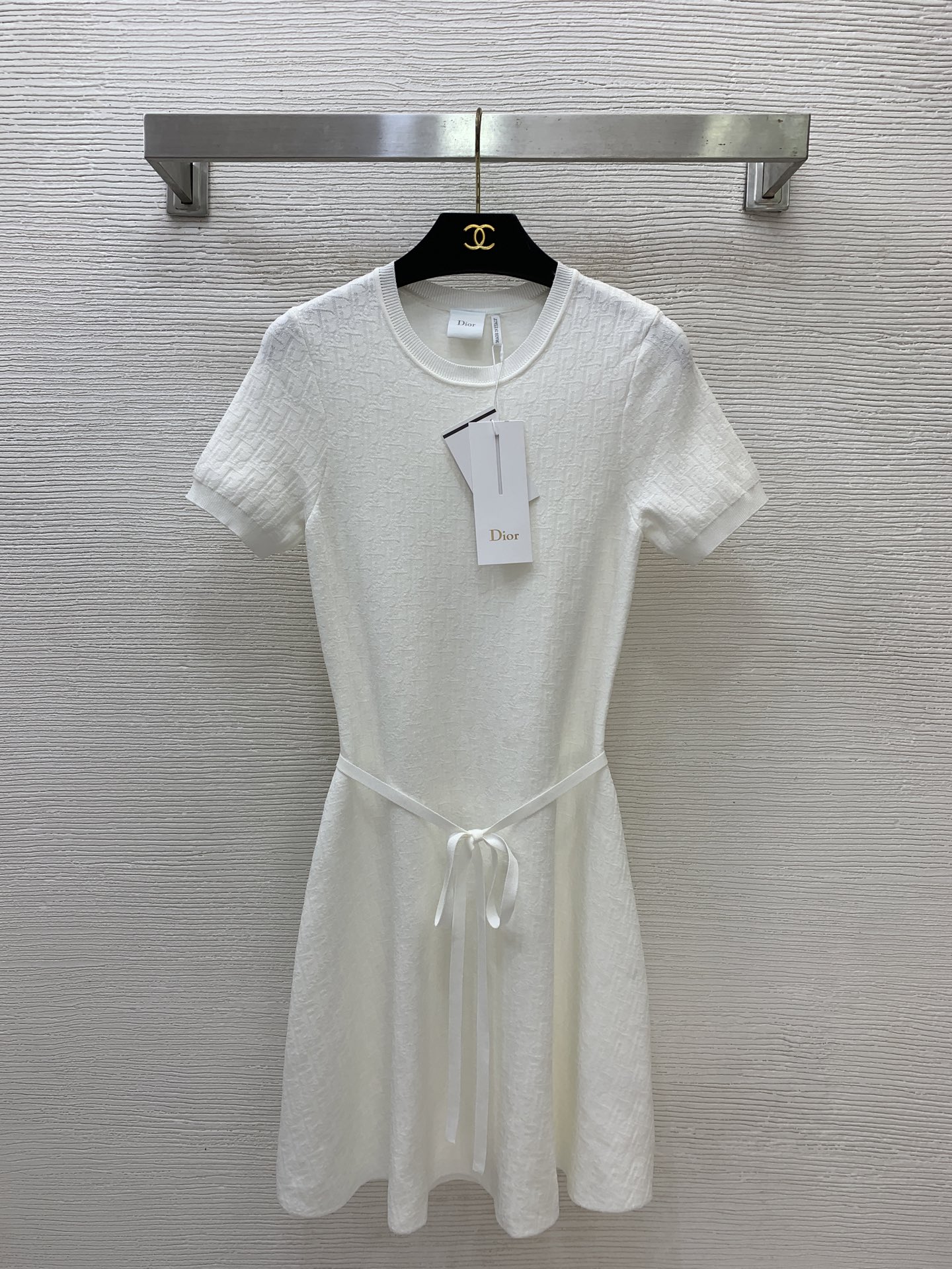 NO:859165,Model No. G26052348 Dio* new model, high-end customized letter logo jacquard knitted fabric, all-over old-fashioned, fashionable and versatile slim-fitting, round-neck, short-sleeved knitted dress with wide swing!  Navy blue, white, (M size bust 68, waist 64, sleeve length 19, skirt length 88), dior, skirts, T-shirt,19860909款号G26052348 Dio*新款 高端定制字母logo提花针织面料、通体老花洋气百搭修身显瘦圆领短袖针织大摆连衣裙！藏蓝色、白色、（M码胸围68,腰围64,袖长19,裙长88）,,dior,skirts,T-shirt,,Women's clothing
