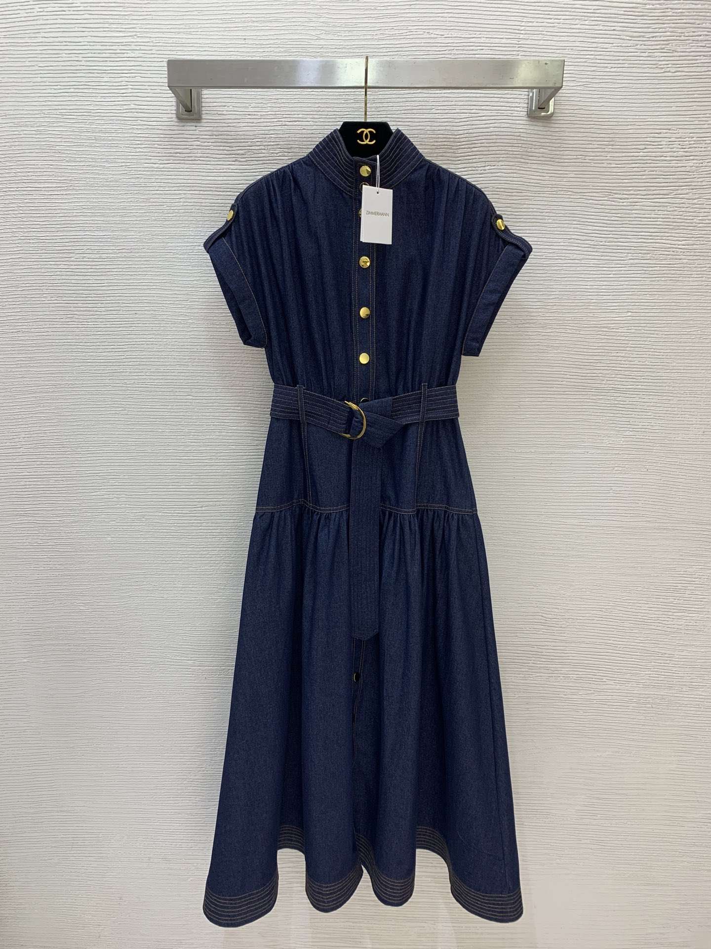 NO:858817,The highest version on the market, the girl will inspect the goods, trim the three marks on the threads, and deliver the goods. You can send pictures and take videos. If you want quality or service, please add me on WeChat. We will not accept urgent orders. Model No. G26052725 ZIMMERMA*N  Zimmerman Australian brand high-end customized washed denim cotton fabric, mirrored buttons, single-breasted placket with waist belt, slimming, long skirt, the highest version on the market. The girl will inspect the goods, trim the three marks on the threads, and send pictures and videos before delivery. If you want quality and service, please add me on WeChat, and we will not accept urgent orders. Stand-up collar short-sleeved denim dress!  Dark blue, 1.2.3.4./SMLXL (size 2 bust 92, waist 72, raglan sleeve length 23, skirt length 125), Zimmerman-clothing, skirts, T-shirt,19860909市面最高版本小妹验货、修剪线头上三标、发货可发图及拍视频,要品质要服务的加我微信,不接急单.款号G26052725 ZIMMERMA*N 兹默曼澳洲品牌高端定制洗水牛仔棉面料、镜面纽扣单排扣门襟搭配腰带收腰显瘦大裙摆长市面最高版本小妹验货、修剪线头上三标、发货可发图及拍视频,要品质要服务的加我微信,不接急单.款立领短袖牛仔连衣裙！深蓝色,1.2.3.4./SMLXL（2码胸围92,腰围72,连肩袖长23,裙长125）,兹默曼-服装,skirts,T-shirt,,Women's clothing