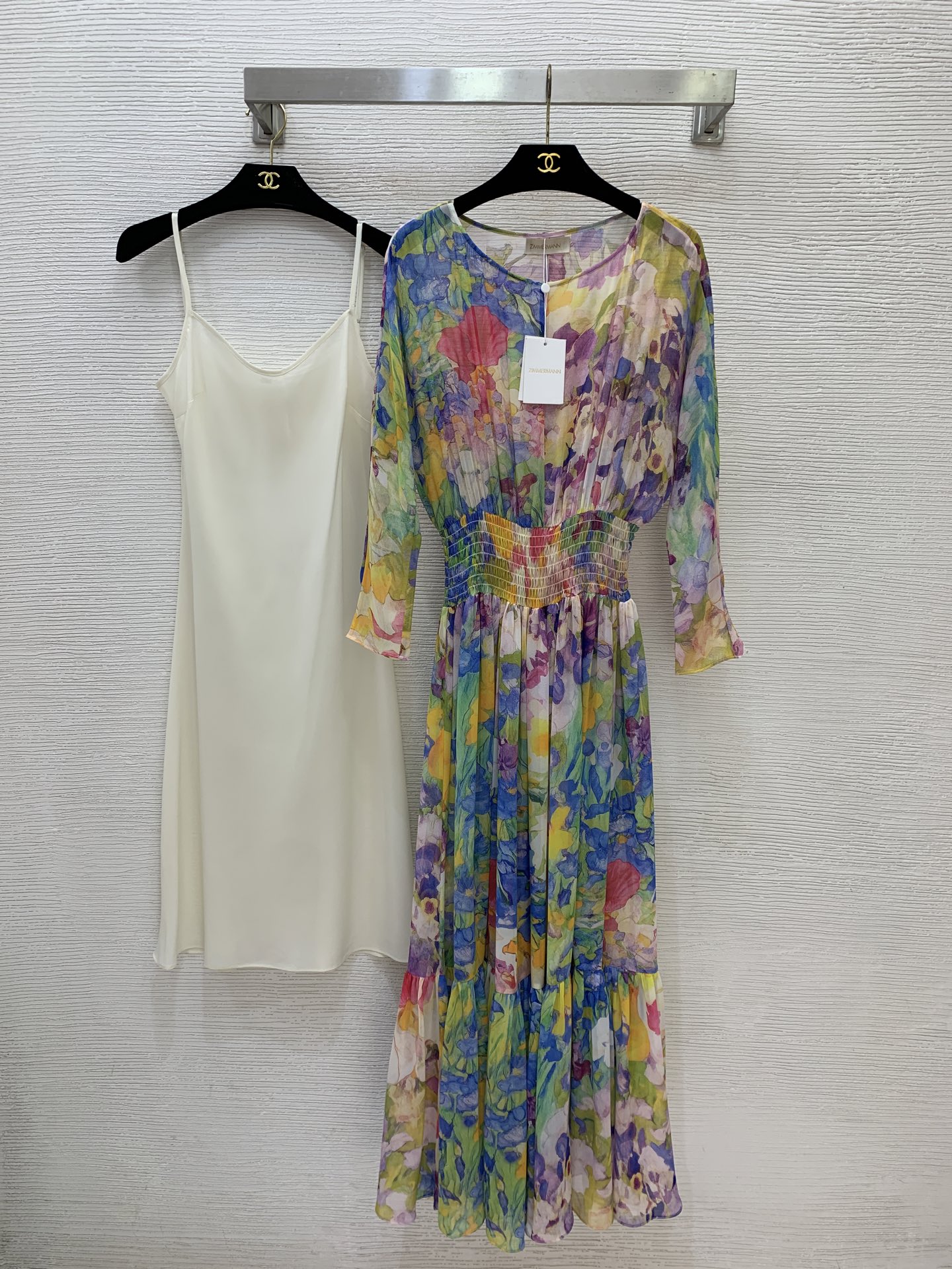 NO:860503,The highest version on the market, the girl inspects the goods, trims the three marks on the threads, and delivers the goods. You can send pictures and take videos. If you want quality or service, please add me on WeChat. We will not accept urgent orders. Style number G26052876 ZIMMERMA*N Zimmerman Australian brand high-end customized contrast color blooming rainbow ink print, waist slimming, large skirt, round neck and nine-quarter sleeve dress!   (S size bust 92, waist 52-76 with stretch, raglan sleeve length 61, skirt length 135; inner bust 84 without stretch, length 92 without straps), Zimmerman-clothing, skirts,19860909市面最高版本小妹验货、修剪线头上三标、发货可发图及拍视频,要品质要服务的加我微信,不接急单.款号G26052876 ZIMMERMA*N兹默曼澳洲品牌高端定制撞色晕染彩虹水墨印花打揽收腰显瘦大裙摆圆领九分袖连衣裙！  （S码胸围92,腰围52～76打揽弹力,连肩袖长61,裙长135；内搭胸围84无弹力,长度92不含肩带）,兹默曼-服装,skirts,,Women's clothing