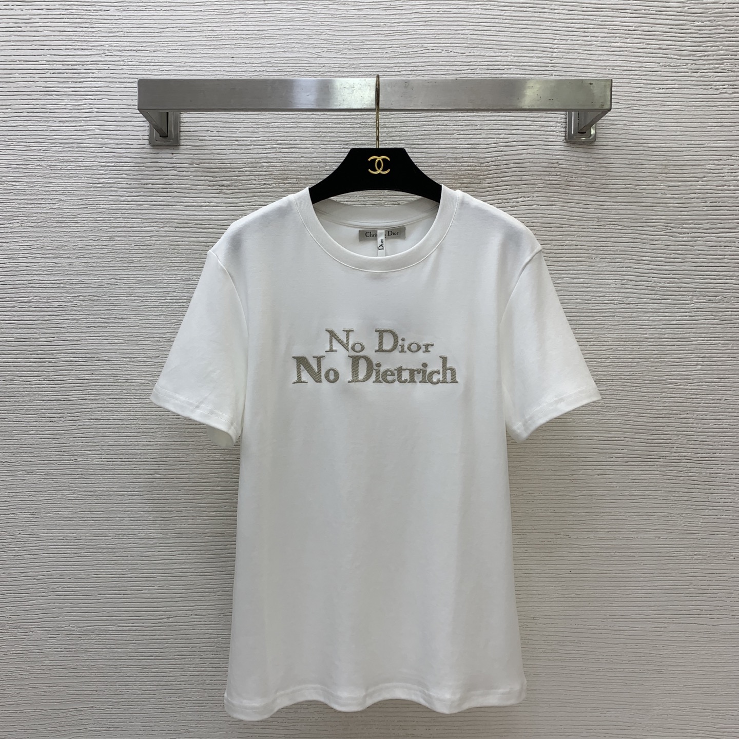 NO:871092,Style No. G26053176 Dio* new high-end customized chest letter logo embroidered fashionable and versatile slim round neck short-sleeved T-shirt top!  White, khaki, 36-38-40 (M size shoulder width 43, chest 92, sleeve length 20, clothing length 65),, dior, T-shirt, tees, t-shirt,19860909款号G26053176 Dio*新款高端定制 胸前字母logo刺绣时尚百搭修身圆领短袖t恤上衣！白色、卡其色、36-38-40（M码肩宽43,胸围92,袖长20,衣长65）,,dior,T-shirt,tees，t-shirt,,Women's clothing