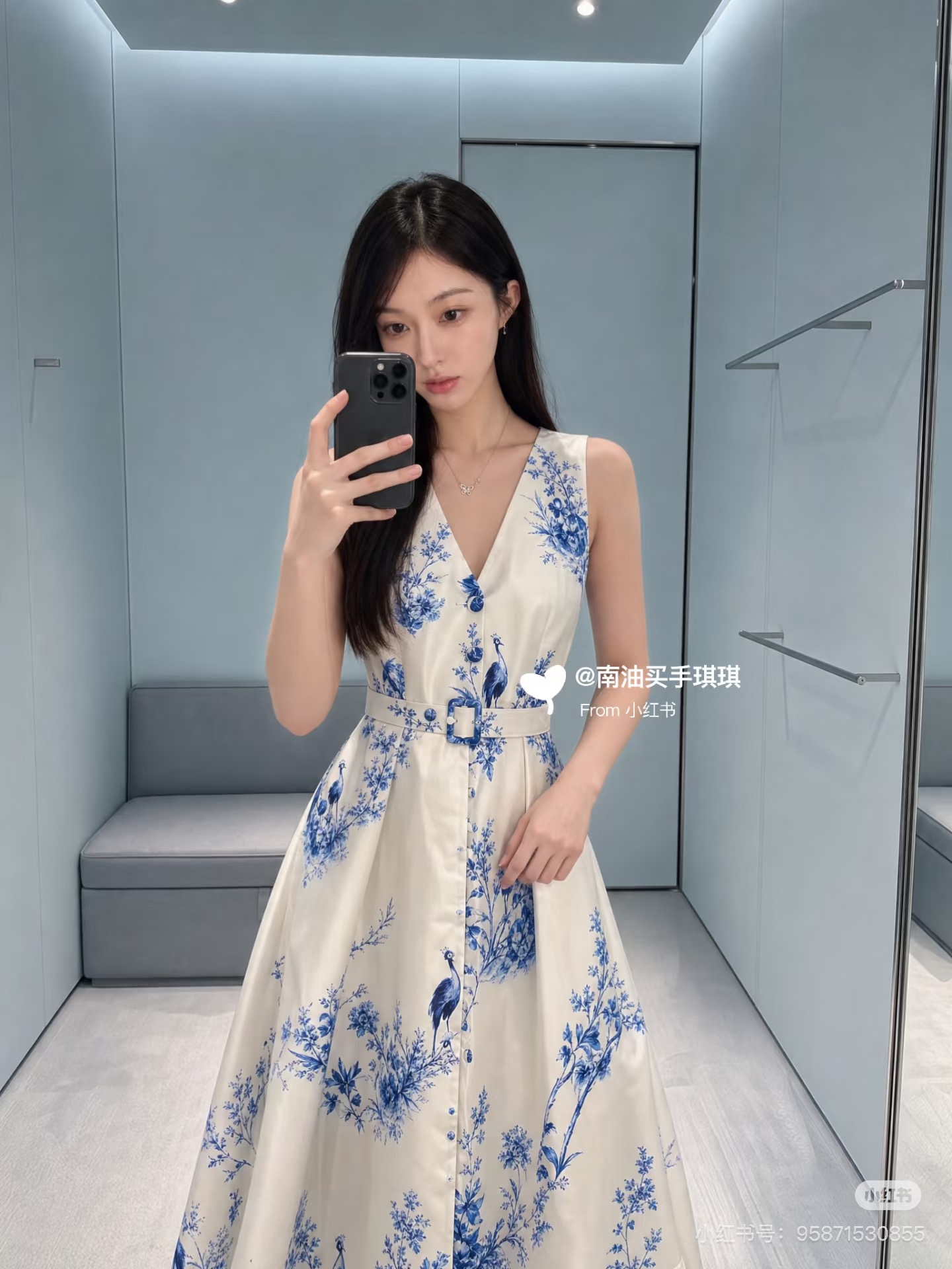NO:860470,The highest version on the market, the girl inspects the goods, trims the three marks on the threads, pictures the goods and takes videos. If you want quality or service, please add me on WeChat. We will not accept urgent orders. Model No. G26052817  Dio* is the latest version of the latest version on the market. The girl inspects the goods, trims the three marks on the threads, pictures of the goods and takes videos. If you want quality or service, please add me on WeChat. We do not accept urgent orders. Model D's high-end customized silk cotton fabric, plant butterfly crown crane blue and white porcelain pattern printed three-button placket, slim waist and wide V-neck sleeveless dress, banquet dress!  36-38-40-42 (38 size bust 88, waist 70, skirt length 122), Dior-clothing, dior, dior, dior, skirts,19860909市面最高版本小妹验货、修剪线头上三标、货可图及拍视频,要品质要服务的加我微信,不接急单.款号G26052817 Dio*新市面最高版本小妹验货、修剪线头上三标、货可图及拍视频,要品质要服务的加我微信,不接急单.款D家高端定制丝棉面料、植物蝴蝶冠鹤青花瓷图案印花三粒扣门襟收腰显瘦大摆V领无袖连衣裙宴会礼服裙！ 36-38-40-42（38码胸围88,腰围70,裙长122）,迪奥-服装,dior,dior,dior,skirts,,Women's clothing