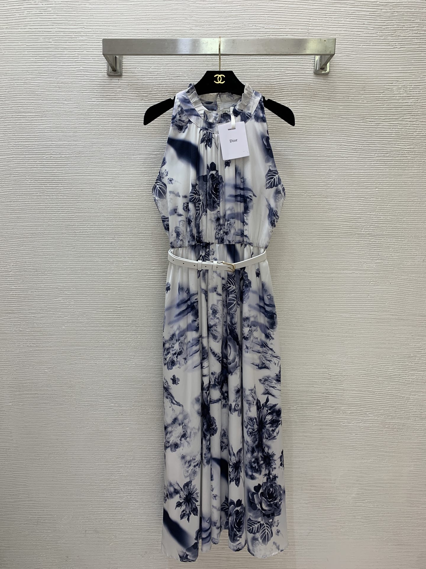NO:862554,The girl of the highest version on the market will inspect the goods, trim the three marks on the threads, and take pictures of the goods and take videos. If you want quality and service, please add me on WeChat. We will not accept urgent orders. Model No. G26060276 Dio* The latest version of the latest version on the market, the girl will inspect the goods, trim the three marks on the threads, show pictures of the goods and take videos. If you want quality and service, please add me on WeChat and we will not accept urgent orders. High-end customized ink smudged flower print fungus edge collar, waist slimming and large skirt sleeveless vest dress!  (S size bust 84, waist 64~86, skirt length 123), Dior-clothing, dior, dior, skirts,19860909市面最高版本小妹验货、修剪线头上三标、货可图及拍视频,要品质要服务的加我微信,不接急单.款号G26060276 Dio*新市面最高版本小妹验货、修剪线头上三标、货可图及拍视频,要品质要服务的加我微信,不接急单.款 高端定制水墨晕染花朵印花木耳边领收腰显瘦大裙摆无袖背心连衣裙！ （S码胸围84,腰围64～86,裙长123）,迪奥-服装,dior,dior,skirts,,Women's clothing