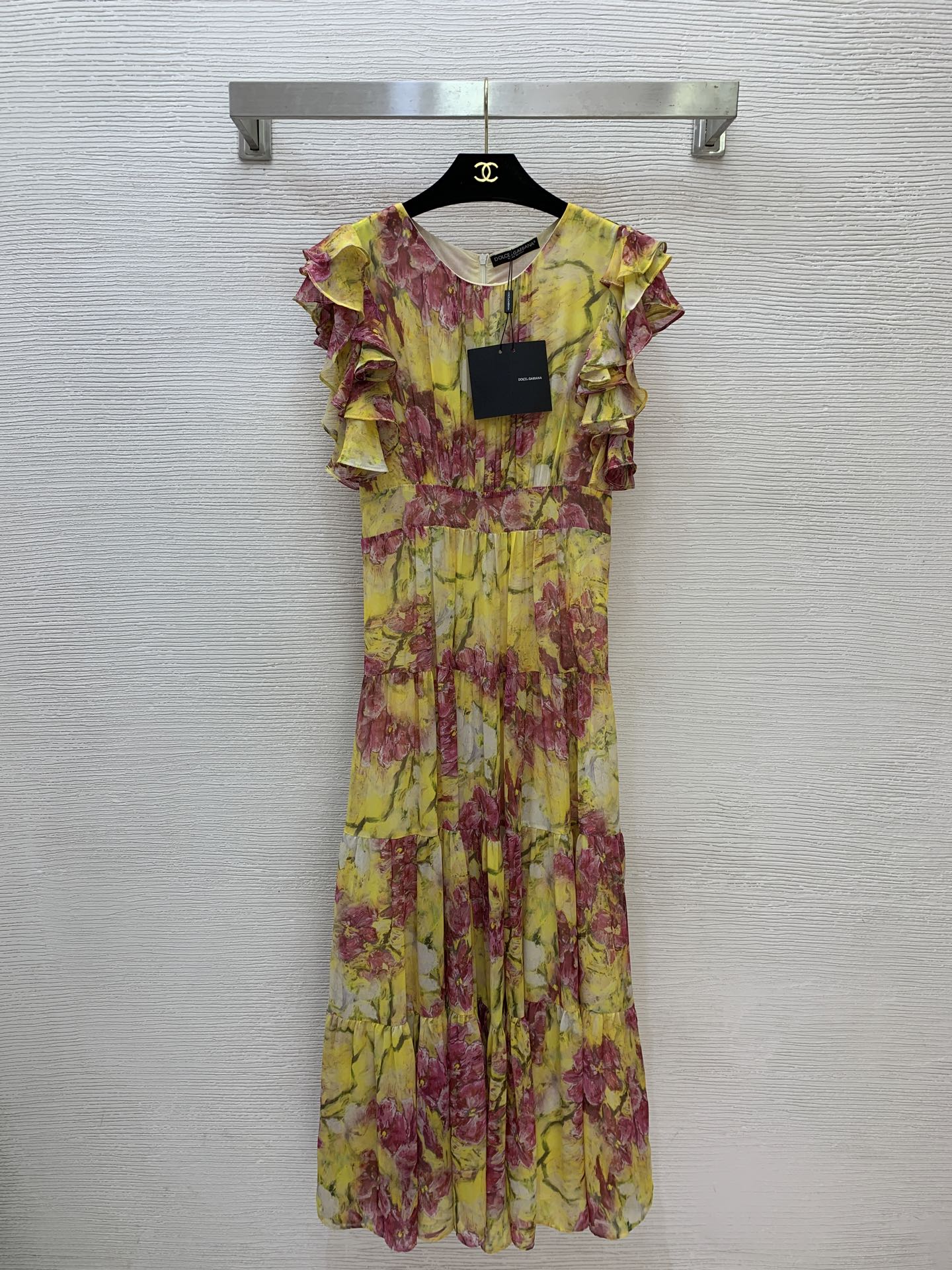 NO:870093,No. G26060475 & Dolce & Gabbana DG* latest high-end customized chiffon flower print waist slimming segmented splicing large skirt ruffled flying sleeves round neck long skirt dress!  Two colors, (M size bust 92, waist 76, sleeve length 11, skirt length 129) price, Dolce & Gabbana-clothing, Dolce&Gabbana, skirts,19860909号G26060475 &杜嘉班纳DG*新 高端定制雪纺纱花朵印花收腰显瘦分段拼接大裙摆荷叶边飞飞袖圆领长裙连衣裙！两色, （M码胸围92,腰围76,袖长11,裙长129）价格,杜嘉班纳-服装,Dolce&Gabbana,skirts,,Women's clothing