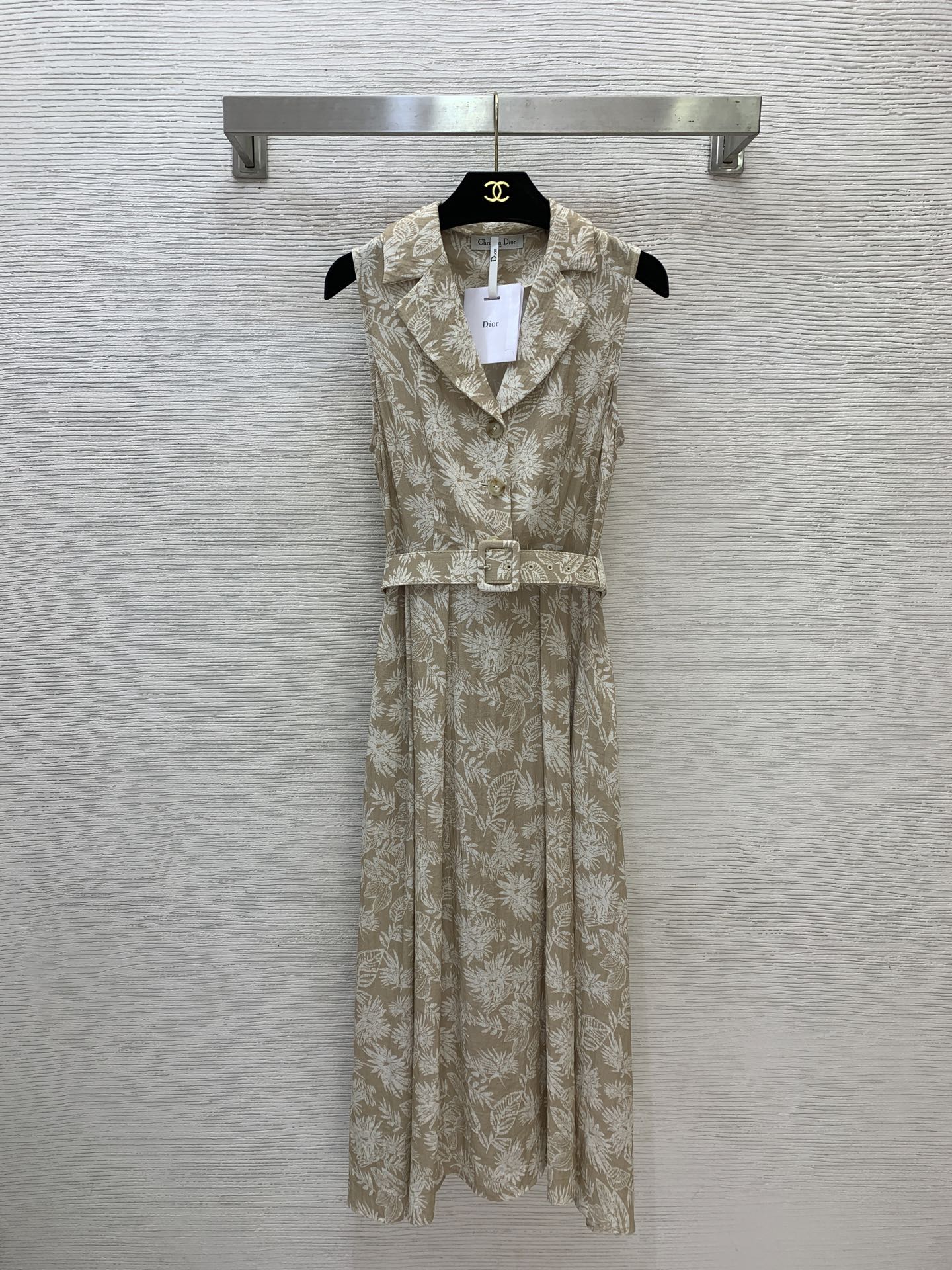 NO:874995,Style No. G26060375 Dio* new high-end customized linen cotton fabric is breathable and comfortable!  Stylish retro printed half-breasted suit collar, pleated skirt, slimming waist and sleeveless dress!  Dark coffee, light coffee, green, (S size bust 84, waist 68, skirt length 118),, dior, skirts, business suit,19860909款号G26060375 Dio*新款高端定制亚麻棉面料透气舒适！时尚复古印花半排扣前襟西装领压褶裙摆收腰显瘦无袖连衣裙！深咖、浅咖、绿色、 （S码胸围84,腰围68,裙长118）,,dior,skirts,business suit,,Women's clothing