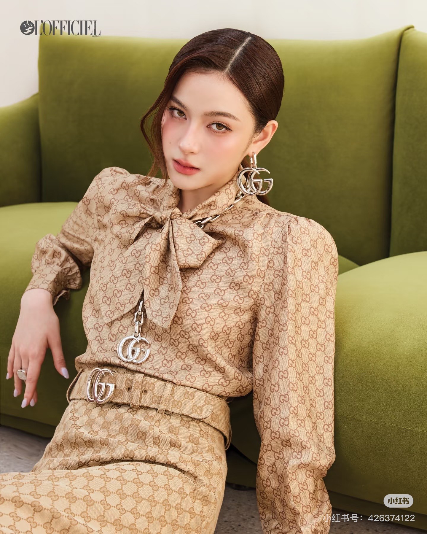 NO:863994,The highest version on the market, the girl will inspect the goods, trim the three marks on the threads, and deliver the goods. You can send pictures and take videos. If you want quality or service, please add me on WeChat. We will not accept urgent orders. Model No. D26053126  GUCC*’s latest version, the highest version on the market, will inspect the goods, trim the three marks on the threads, and ship the goods. You can post pictures and take videos. If you want quality or service, please add me on WeChat. We will not accept urgent orders. A customized all-over letter logo print, bow tie tie, streamer, button placket, loose and versatile long-sleeved shirt!  (M size bust 88, sleeve length 56, dress length 63), Gucci-clothing, gucci, gucci,19860909市面最高版本小妹验货、修剪线头上三标、发货可发图及拍视频,要品质要服务的加我微信,不接急单.款号D26053126 GUCC*新市面最高版本小妹验货、修剪线头上三标、发货可发图及拍视频,要品质要服务的加我微信,不接急单.款定制通体字母logo印花、蝴蝶结绑带领飘带系扣门襟宽松百搭长袖衬衣！（M码胸围88,袖长56,衣长63）,古驰-服装,gucci,gucci,,Women's clothing