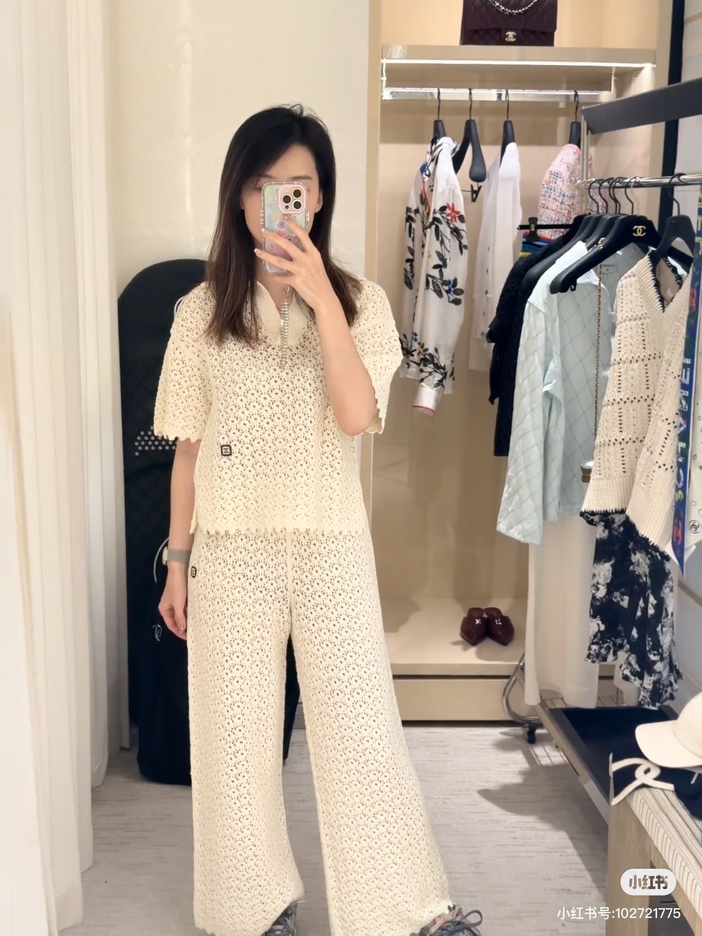 NO:862575,The girl of the highest version on the market will inspect the goods, trim the three marks on the threads, and take pictures of the goods and take videos. If you want quality and service, please add me on WeChat. We will not accept urgent orders. Model number G26053132 CHANE*L. The new highest version of the girl on the market will inspect the goods, trim the three marks on the threads, show pictures of the goods and take videos. If you want quality and service, please add me on WeChat. We will not accept urgent orders. High-end customized cotton yarn knitted mesh hollow see-through fashion two-piece suit!  Polo lapel short-sleeved sweater top elastic waist straight-leg trousers knitted pants!  Apricot, 36-38-40 (size 38, shoulder width 39, bust 88, sleeve length 21, dress length 51; waist 60-76 elastic, pants length 102) tops, trousers, Chanel-clothing, chanel, chanel, T-shirt,19860909市面最高版本小妹验货、修剪线头上三标、货可图及拍视频,要品质要服务的加我微信,不接急单.款号G26053132 CHANE*L新市面最高版本小妹验货、修剪线头上三标、货可图及拍视频,要品质要服务的加我微信,不接急单.款香奶奶家 高端定制棉纱针织网眼镂空透视时尚两件套装！Polo翻领短袖针织衫上衣松紧腰直筒长裤针织裤！杏色,36-38-40（38码肩宽39,胸围88,袖长21,衣长51；腰围60～76弹力,裤长102）上衣、长裤,香奈儿-服装,chanel,chanel,T-shirt,,Women's clothing