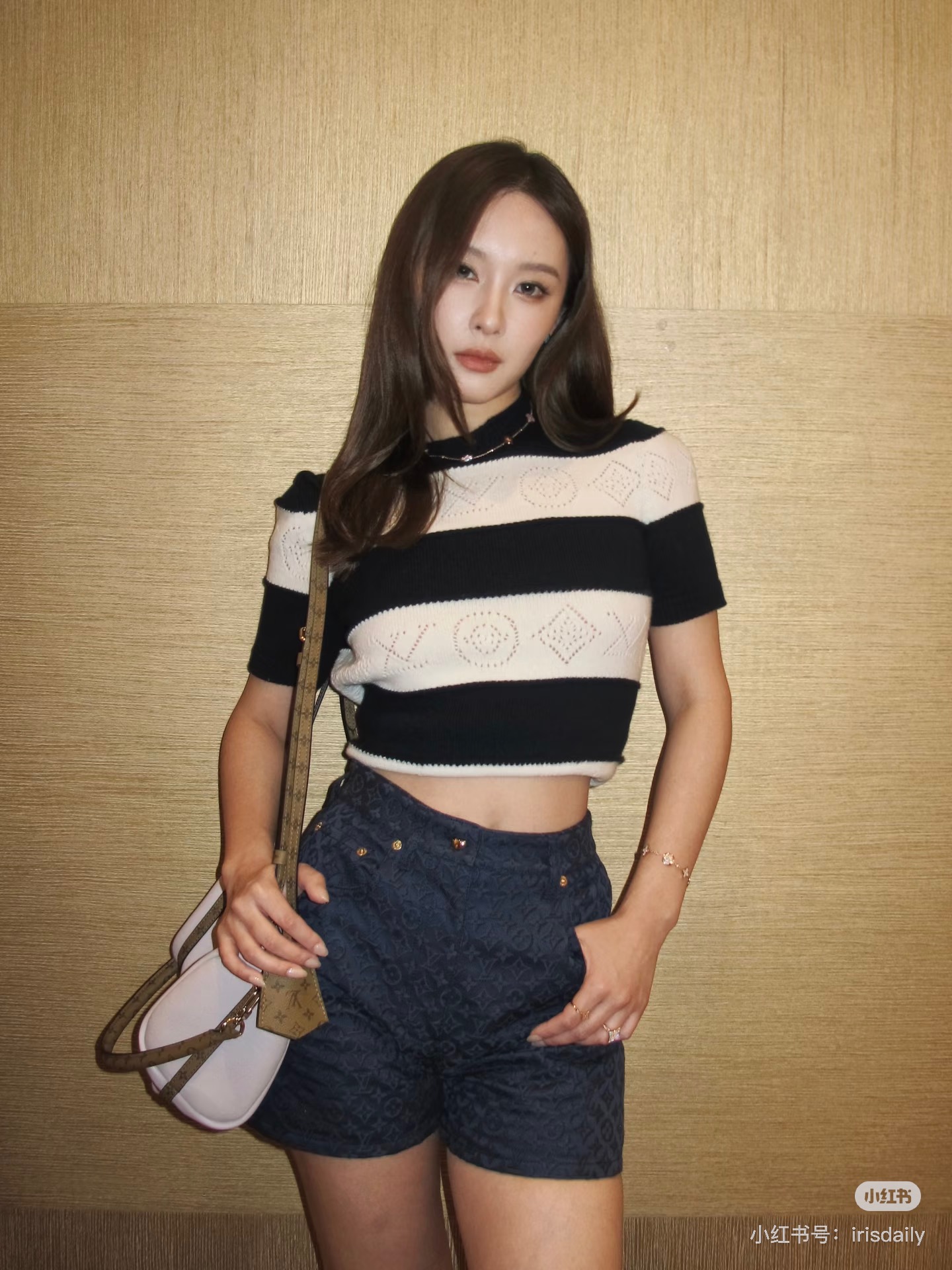 NO:862462,The highest version of the girl on the market inspects the goods, trims the three marks on the threads, pictures of the goods and takes videos. If you want quality and service, add me on WeChat. We will not accept urgent orders. Model No. D26060157 LOUIS* Lujia LV New Highest Version on the market. The girl inspects the goods, trims the three marks on the threads, pictures of the goods and takes videos. If you want quality and service, add me on WeChat. We do not accept urgent orders.  Customized textured presbyopic letter logo jacquard fabric, using letter logo gold hardware accessories anchor button zip fly mid-high waist denim shorts!  (S size waist 64, hips 100, pants length 31),Louis Vuitton-clothing,louis vuitton,louis vuitton,louis vuitton,louis vuitton,louis vuitton,shorts,19860909市面最高版本小妹验货、修剪线头上三标、货可图及拍视频,要品质要服务的加我微信,不接急单.款号D26060157 LOUIS*驴家LV新市面最高版本小妹验货、修剪线头上三标、货可图及拍视频,要品质要服务的加我微信,不接急单.款 定制肌理感老花字母logo提花面料、采用字母logo金色五金配件船锚纽扣拉链门襟中高腰牛仔短裤！（S码腰围64,臀围100,裤长31）,路易威登-服装,louis vuitton,louis vuitton,louis vuitton,louis vuitton,louis vuitton,shorts,,Women's clothing