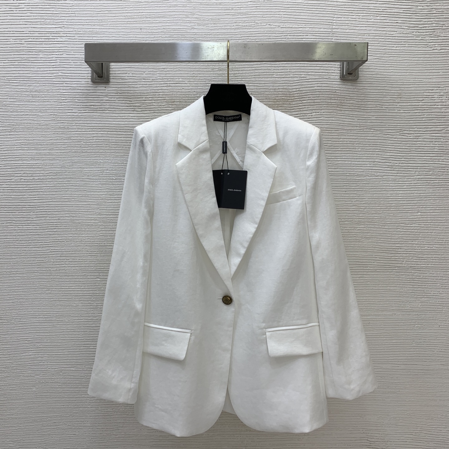 NO:876231,Style number G26060456 & Dolce & Gabbana DG* new high-end boutique exclusive custom-made linen fabric, minimalist style casual and fashionable one-button placket flap pocket linen suit jacket!  White, leopard print, (size M shoulder width 38 with shoulder pads, bust 94, sleeve length 56, dress length 69), Dolce&Gabbana, jackets & coats, business suit,19860909款号G26060456 &杜嘉班纳DG*新款 高端精品独家定制亚麻面料、极简风随性时髦一粒扣门襟翻盖口袋亚麻西装外套！白色、豹纹、 （M码肩宽38有垫肩,胸围94,袖长56,衣长69）,,Dolce&Gabbana,jackets & coats,business suit,,Women's clothing