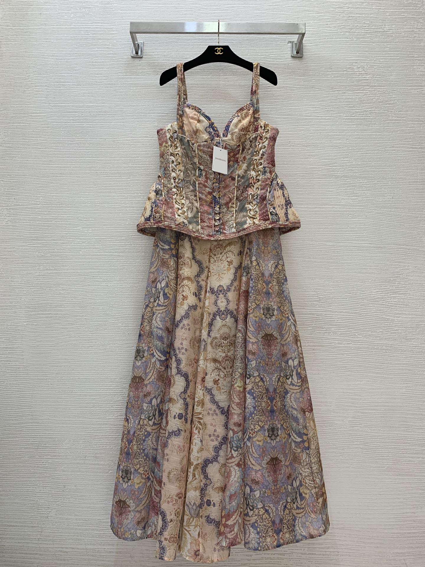 NO:877350,Model No. G26060476 ZIMMERMA*N Zimmerman Australian brand high-end custom-made linen cotton splicing fake two-piece floral pattern printing super heavy industry three-dimensional texture perforated strap design splicing large skirt extra-long suspender dress long skirt!  1.2.3.4/SMLXL (size 4, bust 88~96, skirt length 147),,skirts,19860909款号G26060476 ZIMMERMA*N兹默曼澳洲品牌高端定制 亚麻棉拼接假两件花卉图案印花超级重工立体纹理穿孔绑带设计拼接大裙摆加长款吊带连衣裙长裙！1.2.3.4/SMLXL（4码胸围88～96,裙长147）,,skirts,,Women's clothing