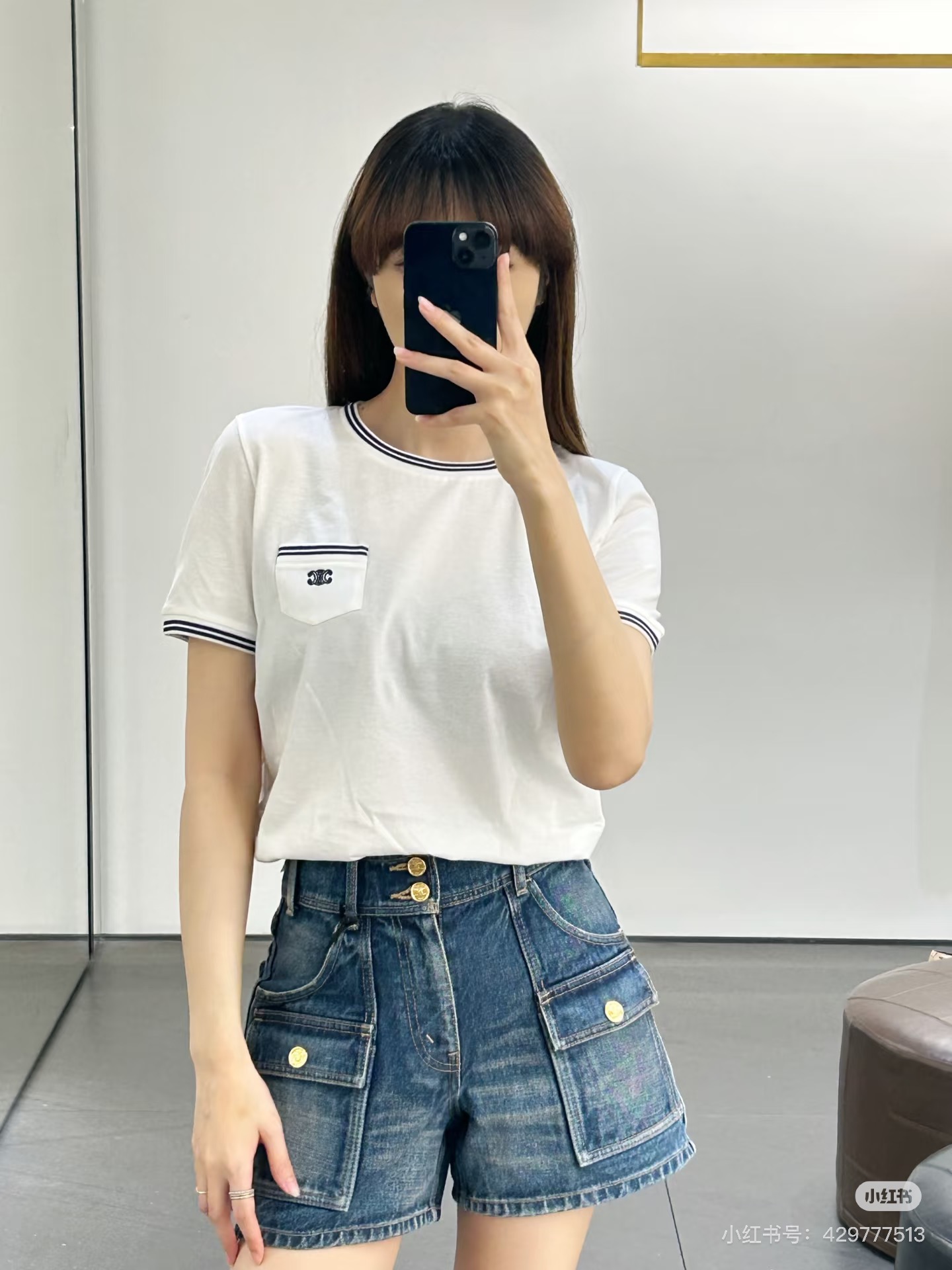 NO:863875,The highest version of the girl on the market inspects the goods, trims the three marks on the threads, and delivers the goods. You can send pictures and take videos. If you want quality and service, add me on WeChat. We will not accept urgent orders. Model No. G26060246 CELIN*E Celin New. The highest version on the market. The girl inspects the goods, trims the three marks on the threads, and delivers the goods. You can send pictures and take videos. If you want quality and service, add me on WeChat. We do not accept urgent orders.  High-end customized washed denim cotton, fashionable workwear style large pocket zipper fly mid-high waist denim shorts!  (M size waist 72 non-elastic, hip 100, pants length 33), Celine-clothing, celine, celine, shorts,19860909市面最高版本小妹验货、修剪线头上三标、发货可发图及拍视频,要品质要服务的加我微信,不接急单.款号G26060246 CELIN*E思琳新市面最高版本小妹验货、修剪线头上三标、发货可发图及拍视频,要品质要服务的加我微信,不接急单.款 高端定制洗水牛仔棉、洋气时髦工装风大口袋拉链门襟中高腰牛仔短裤！（M码腰围72无弹力,臀围100,裤长33）,赛琳-服装,celine,celine,shorts,,Women's clothing