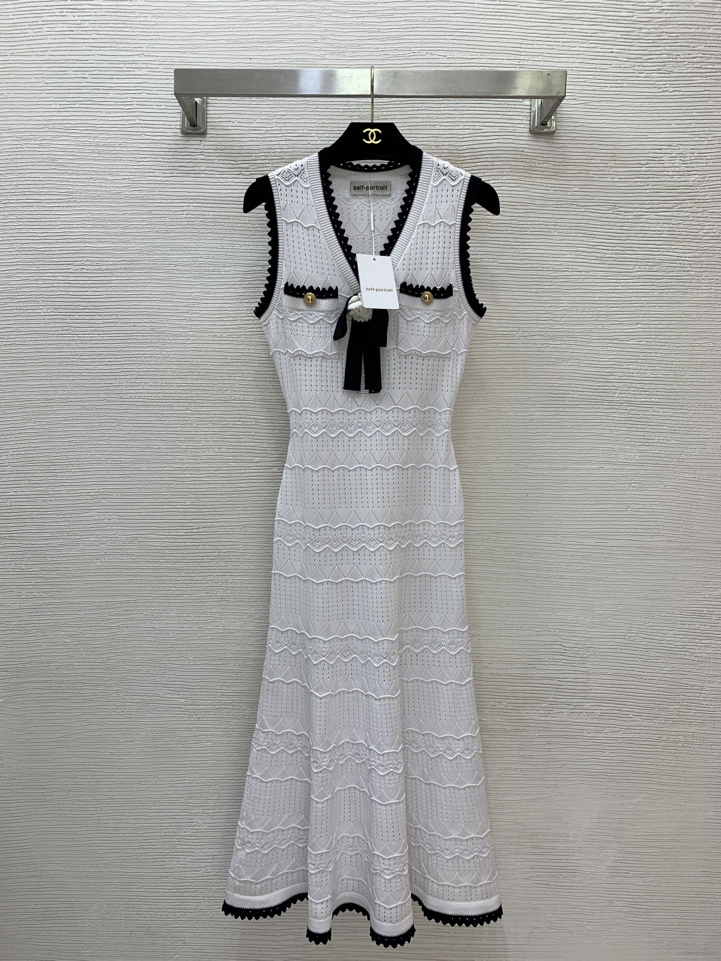 NO:870145,No. D26060672 Self-Portrai* New SP Jiaxin Wave pattern hollow see-through sawtooth contrasting edge slimming V-neck sleeveless knitted fishtail dress flower brooch is removable!  White, black, (S size bust 78, waist 62, skirt length 116), women's clothing, skirts, brooch, breastpin,19860909号D26060672 Self-Portrai*新SP家新 波浪纹镂空透视锯齿撞色边修身显瘦V领无袖针织鱼尾连衣裙花朵胸针可拆卸！白色、黑色、 （S码胸围78,腰围62,裙长116）,女装,skirts,brooch，breastpin,,Women's clothing