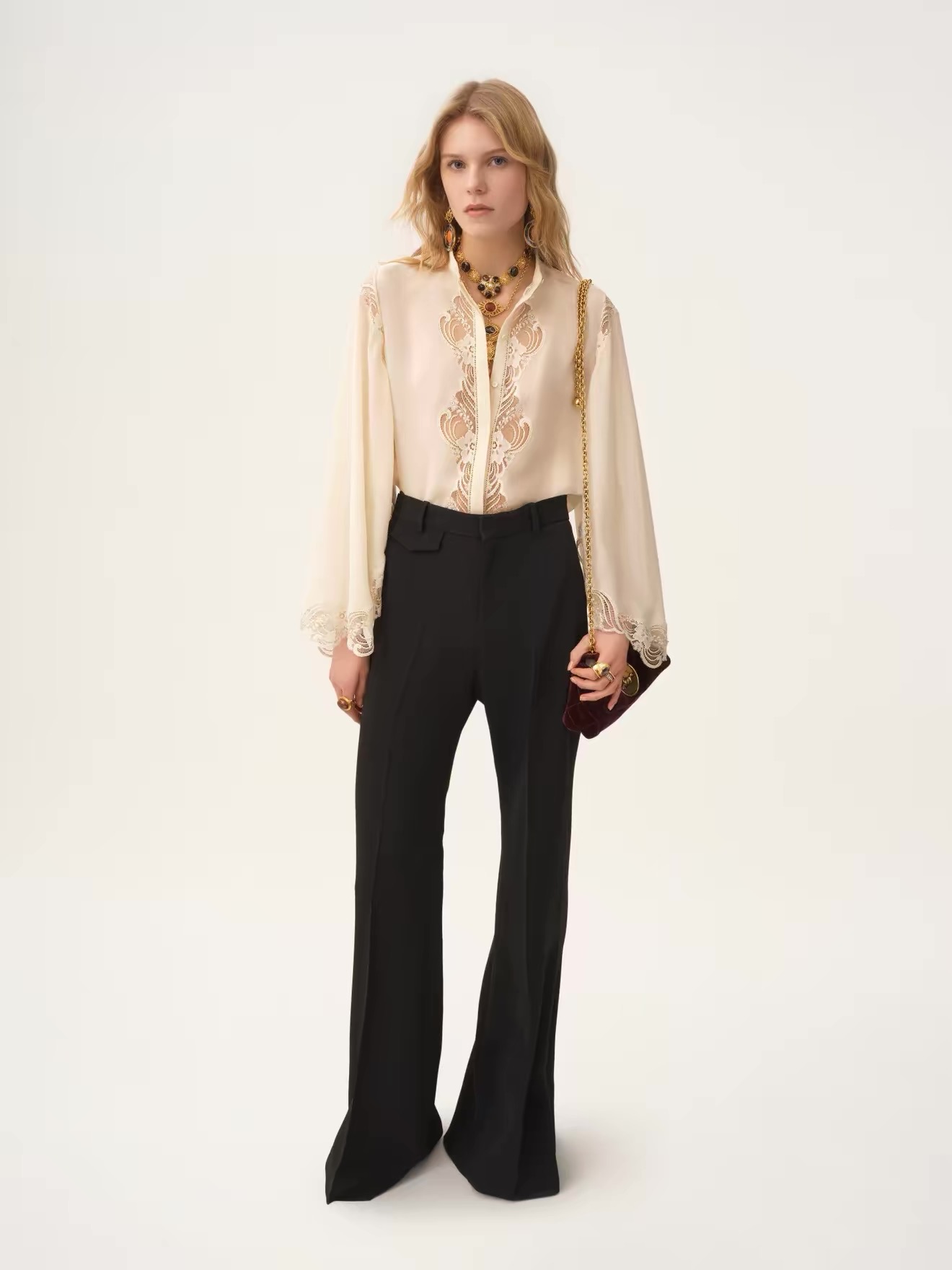NO:892305,Style No. G26060375 Chloé's new high-end customized high-quality mulberry silk fabric, lace splicing buttoned small stand-up collar, trumpet wide sleeves silk shirt!  Apricot color, (shoulder width S size 37, bust 98, sleeve length 56 excluding lace, length 60),, chloe, real silk,19860909款号G26060375 Chloé蔻依新款 高端定制精品桑蚕丝面料、蕾丝花边拼接系扣小立领喇叭宽袖真丝衬衣！杏色, （S码肩宽37,胸围98,袖长56不含蕾丝,衣长60）,,chloe,real silk,,Women's clothing