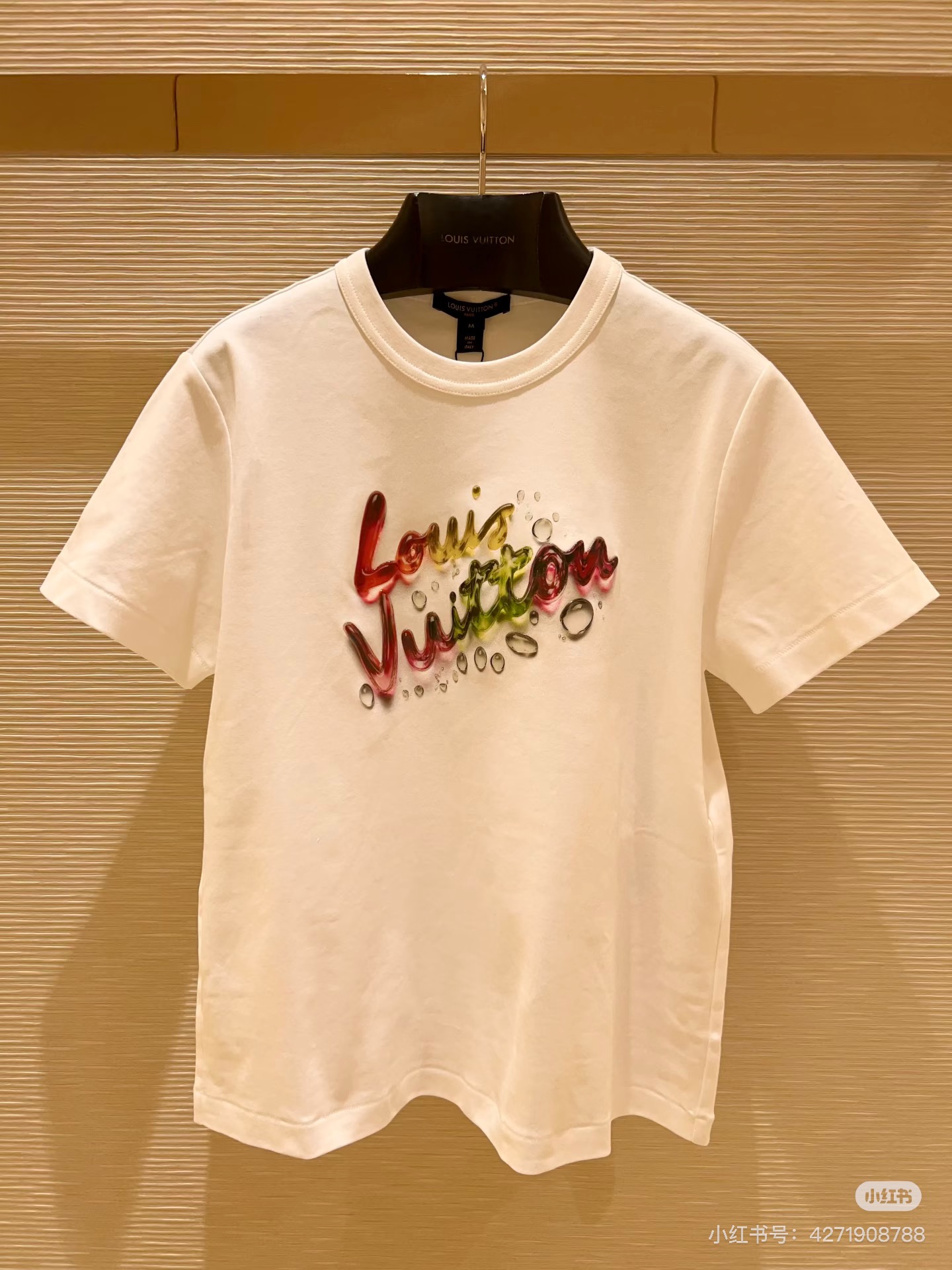 NO:865548,No. G26060472 LOUIS*Lvjia LV new high-end customized high-quality pure cotton fabric, colorful letters logo water drop bubble pattern printing loose and versatile round neck short-sleeved T-shirt top!  White, (shoulder width M size 41, bust 88, sleeve length 17, dress length 64), Louis Vuitton-clothing, louis vuitton, louis vuitton, louis vuitton, louis vuitton, louis vuitton, T-shirt, tees, t-shirt,19860909号G26060472 LOUIS*驴家LV新 高端定制优质纯棉面料、彩色字母logo水珠泡泡图案印花宽松百搭圆领短袖t恤上衣！白色,（M码肩宽41,胸围88,袖长17,衣长64）,路易威登-服装,louis vuitton,louis vuitton,louis vuitton,louis vuitton,louis vuitton,T-shirt,tees，t-shirt,,Women's clothing