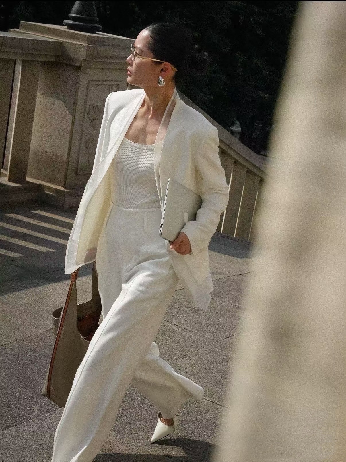 NO:870154,No. G26060682 Brunel*o Cucinel*i New BC Home New High-end boutique customized pure linen fabric is breathable and comfortable!  French retro old money style silk organza spliced ​​buttonless placket, high-end and elegant V-neck three-quarter sleeves thin linen suit jacket!  White, (size S shoulder width 39 with shoulder pads, bust 90, sleeve length 49, dress length 71), women's clothing, brunello cucinelli, chanel, jackets & coats, business suit, real silk,19860909号G26060682 Brunel*o Cucinel*i新BC家新 高端精品定制纯亚麻面料透气舒适！法式复古老钱风真丝欧根纱拼接无扣门襟高级感气质V领七分袖亚麻西装薄外套！白色、 （S码肩宽39有垫肩,胸围90,袖长49,衣长71）,女装,brunello cucinelli,chanel,jackets & coats,business suit,real silk,,Women's clothing