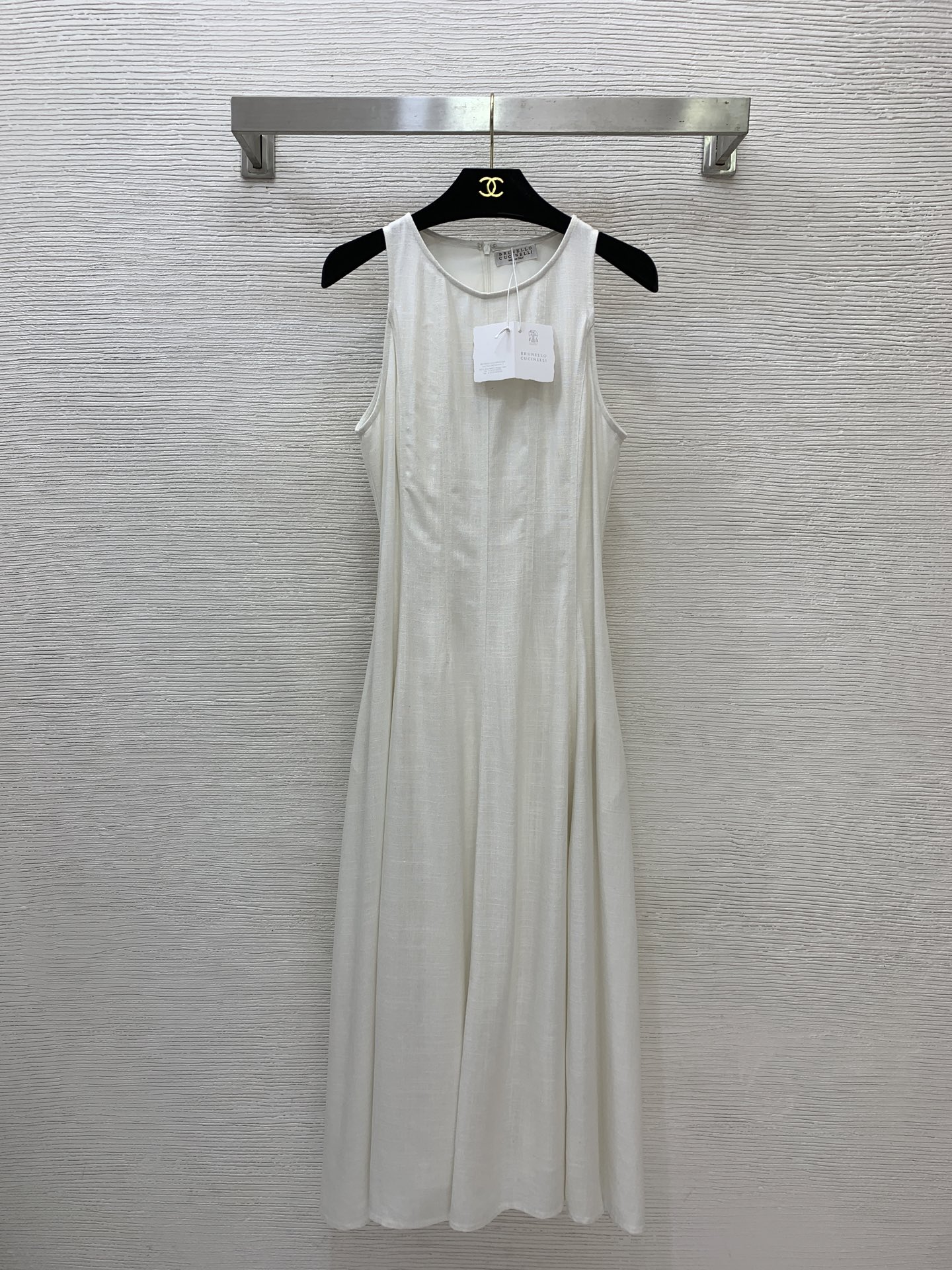NO:883417,Model No. G26060848 Brunel*o Cucinel*i new BC family new style, high-end customized blingbling fine sparkling linen fabric, simple temperament white moonlight skirt!  Three-dimensional cutting and splicing large skirt, waist-cinching and slimming long sleeveless vest dress!  Silver white, (M size bust 78~88, skirt length 120),, brunello cucinelli, chanel, skirts,19860909款号G26060848 Brunel*o Cucinel*i新款BC家新款 高端定制blingbling细闪亚麻面料、简约气质白月光小白裙！立体裁剪拼接大裙摆收腰显瘦长款无袖背心连衣裙！银白色, （M码胸围78～88,裙长120）,,brunello cucinelli,chanel,skirts,,Women's clothing