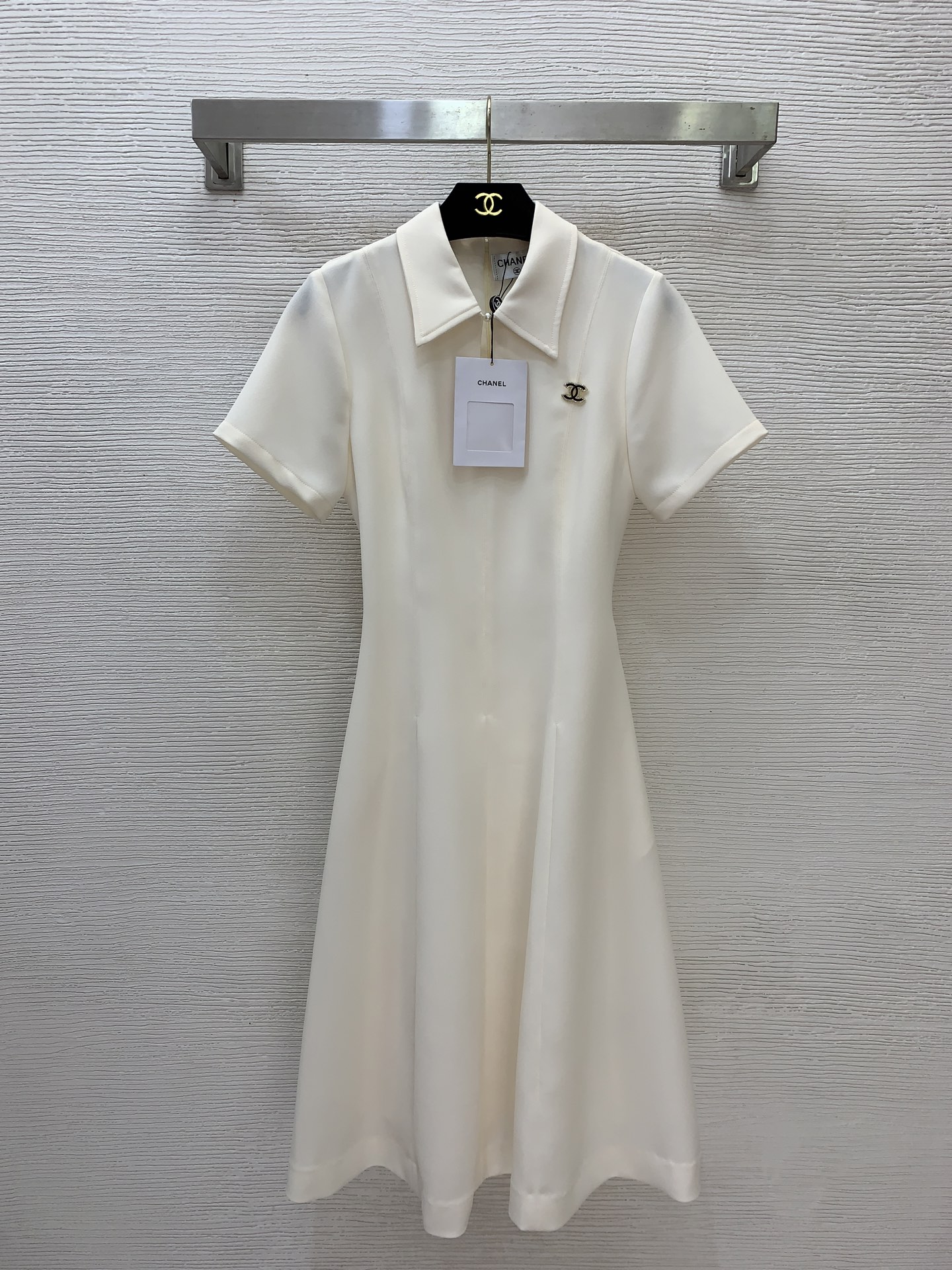 NO:883361,No. G26061038 CHANE*L new high-end customized acetate fabric, simple temperament, spliced ​​neckline, small slit design, mid-length slim fit, wide lapel short-sleeved dress!  Apricot, black, (S size bust 82～86, waist 70, sleeve length 20, skirt length 102), Chanel-clothing, chanel, chanel, skirts, T-shirt,19860909号G26061038 CHANE*L新高端定制醋酸纤维面料、简约气质拼接领口小开叉设计中长修身显瘦大摆翻领短袖连衣裙！杏色、黑色、 （S码胸围82～86,腰围70,袖长20,裙长102）,香奈儿-服装,chanel,chanel,skirts,T-shirt,,Women's clothing