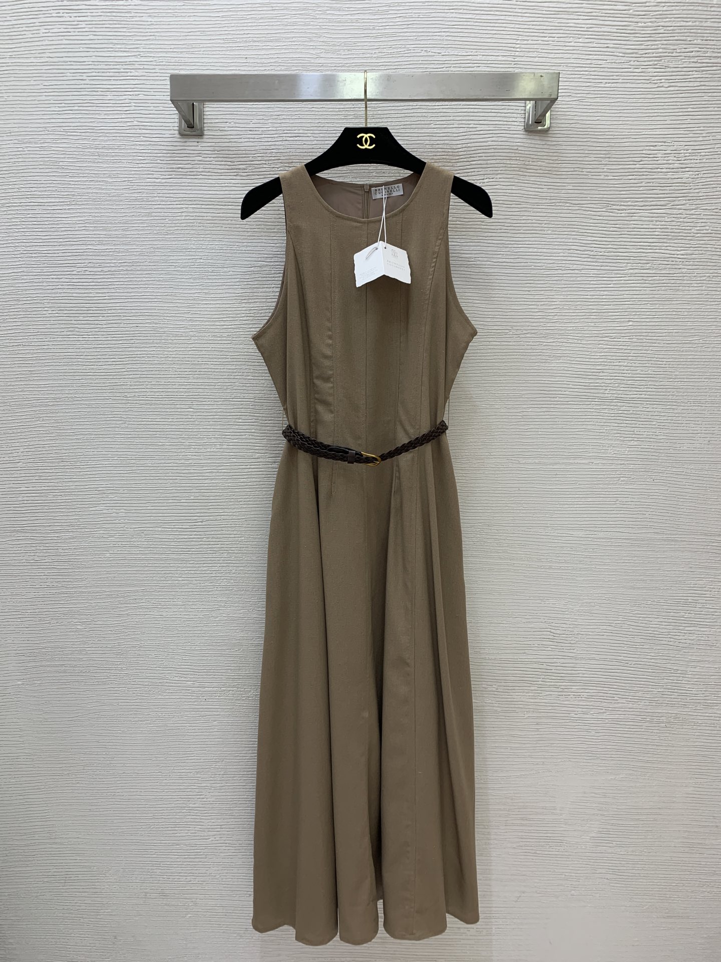 NO:885077,Model No. G260645. Recommended by Brunel*o Cucinel*i. New model from BC. Simple and elegant three-dimensional tailoring and large skirt. Slim waist and long sleeveless vest dress with belt!  (M size bust 90, skirt length 125),, brunello cucinelli, chanel, skirts,19860909款号G260645 跑量推荐Brunel*o Cucinel*i新款BC家新款 简约气质立体裁剪拼接大裙摆收腰显瘦长款无袖背心连衣裙配腰带！（M码胸围90,裙长125）,,brunello cucinelli,chanel,skirts,,Women's clothing