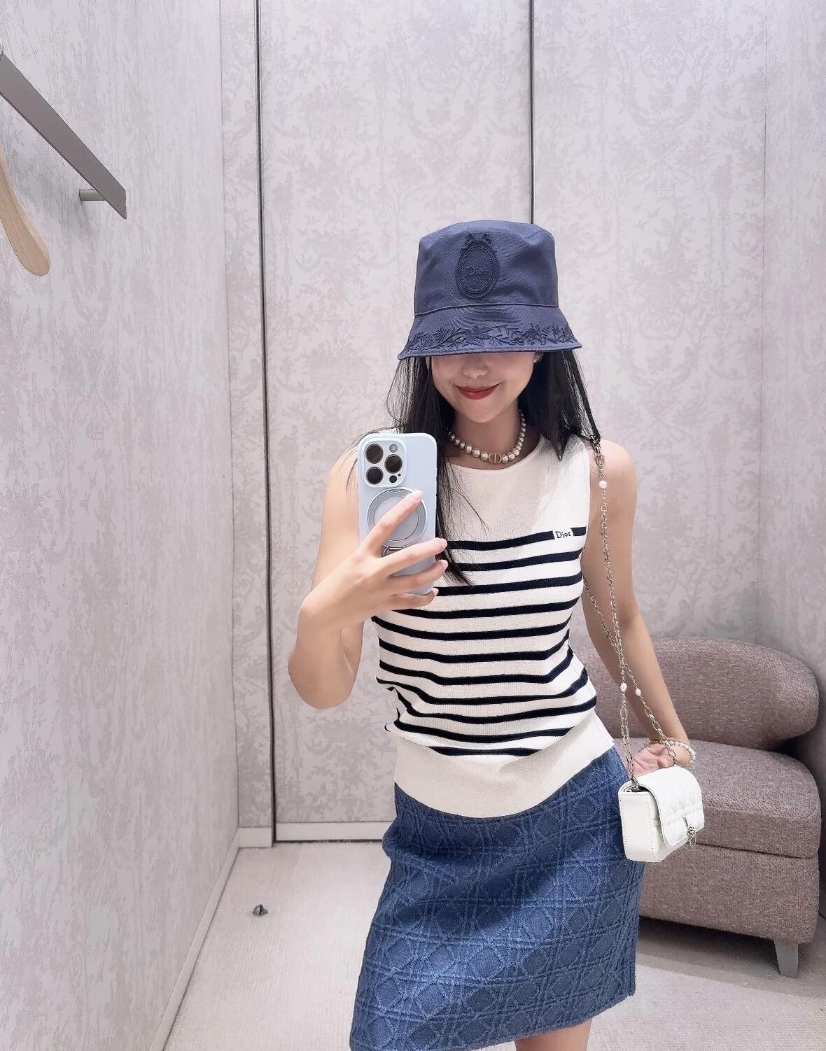 NO:883421,No. G26061058 Dio*new D family letter logo embroidered badge slimming striped sleeveless knitted vest top!  White, 36-38-40 (38 size bust 80, length 55), Dior-clothing, dior, dior, dior,19860909号G26061058 Dio*新 D家字母logo刺绣胸章修身显瘦条纹无袖针织背心上衣！白色,36-38-40（38码胸围80,衣长55）,迪奥-服装,dior,dior,dior,,Women's clothing